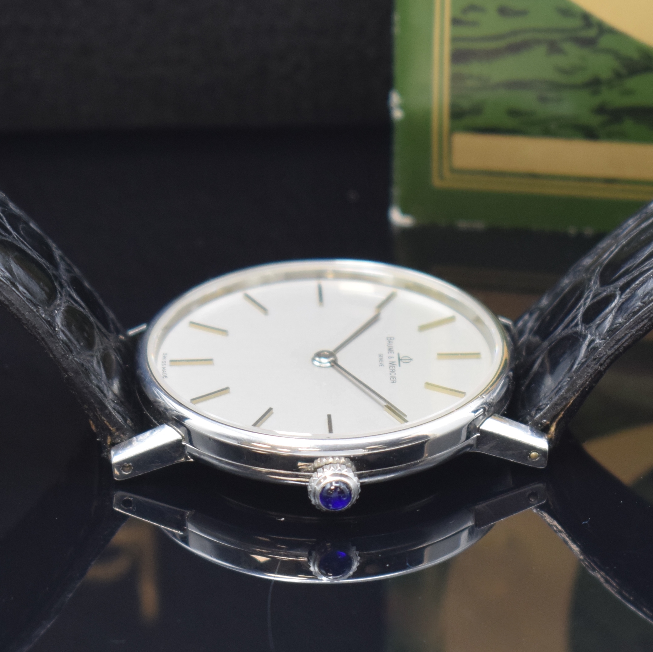 Detail b: BAUME & MERCIER Armbanduhr in Stahl Referenz 1530, Schweiz um 1977, Handaufzug, Boden aufgedr., Schmuckkrone, silb. Zifferbl. m. silb. Std.-Ind. u. ...