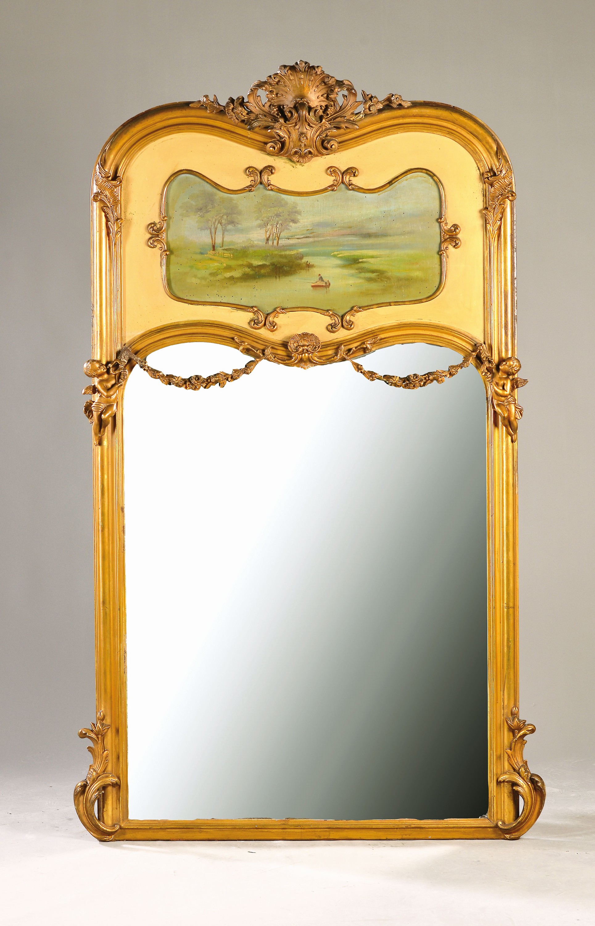 Großes Trumeau, Frankreich, 2. Hälfte 19. Jh., nach Vorbild von Louis XV., Holz und Stuck, mit Engelsskulpturen dekoriert, Gemäldeeinsatz, ca. 182 ...