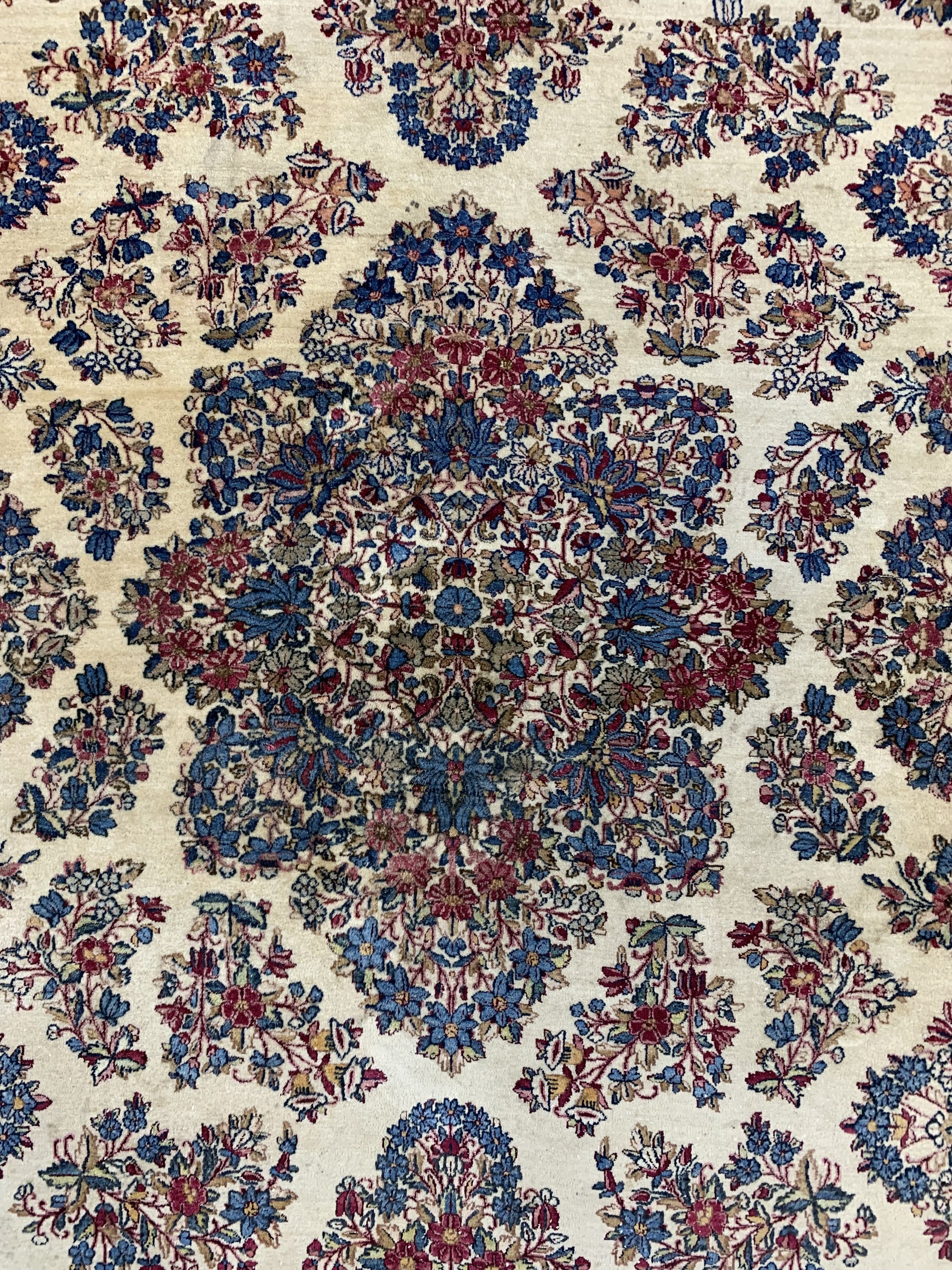 Detail c: Kerman"Lawar"antik, Persien, um 1900, Wolleauf Baumwolle, ca. 440 x 305 cm, EHZ: 3