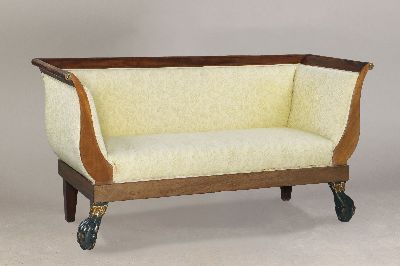 Image 26840446 - Kleines Sofa, Frankreich, um 1810, Nussbaum massiv, gepolstert und bezogen, Vorderbeine ...