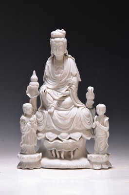 Image Guanyin, China, porcelain, seated deity with two adorants, a chicken glued on, height ...