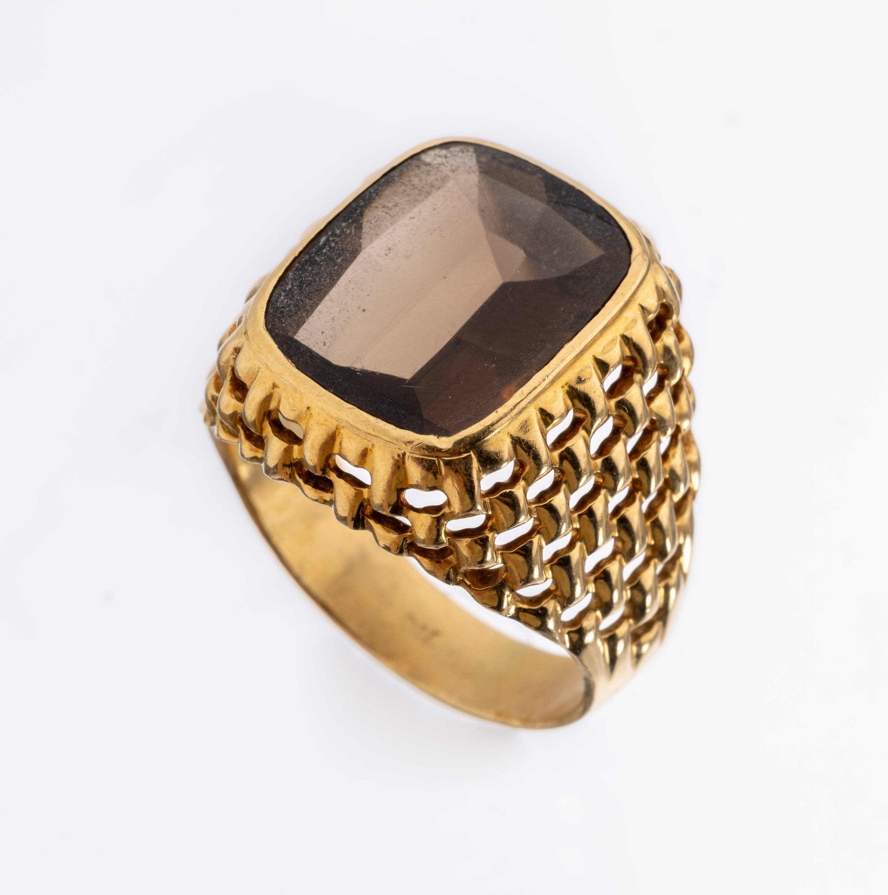 18 kt Gold Rauchquarz-Ring, GG 750/000, außergewöhnliche Gestaltung, durchbrochen, Rauchquarz im Bufftopschliff, RW 65, ca. 10.8 g