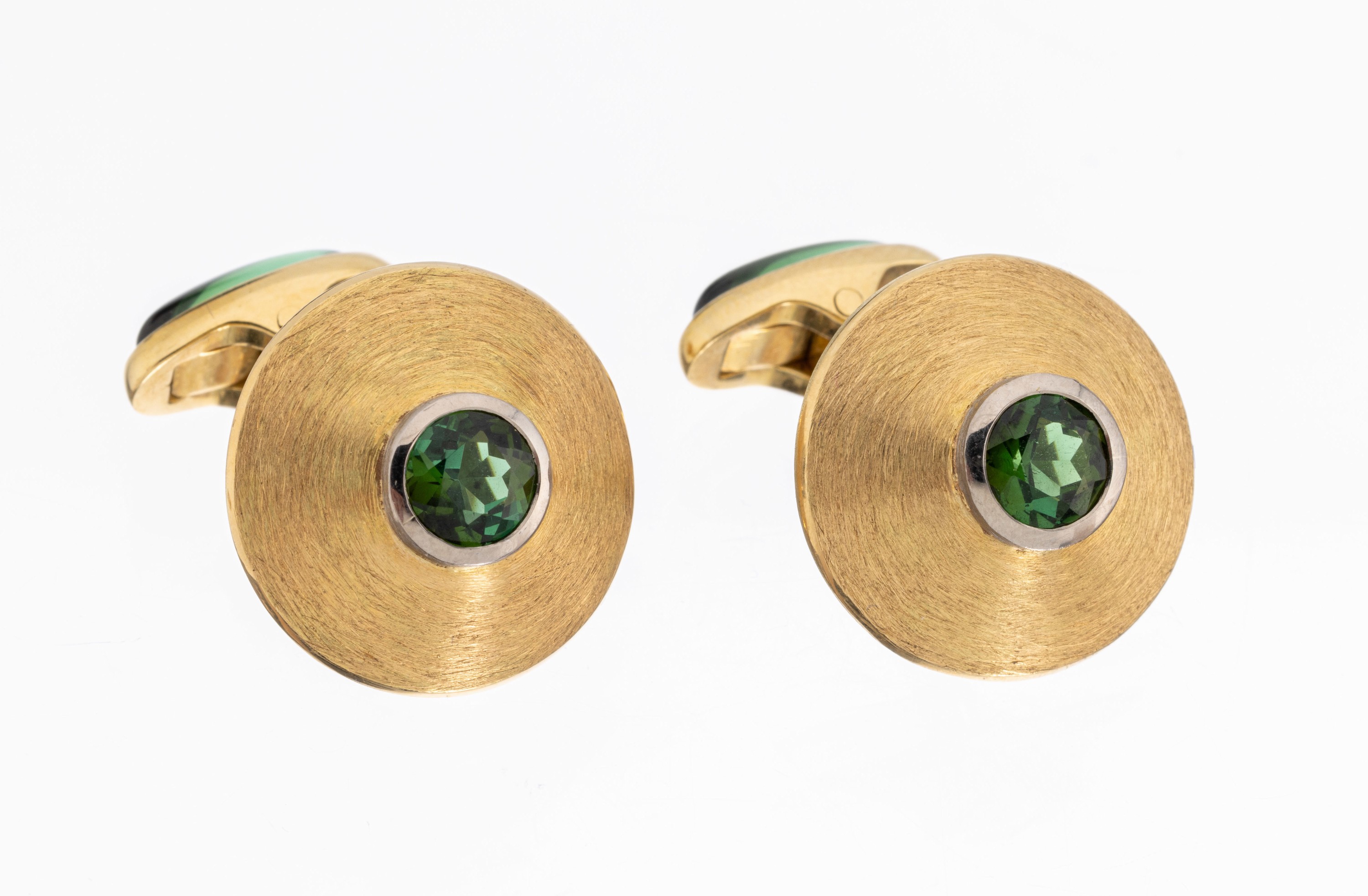 Paar 18 kt Gold Turmalin-Manschettenknöpfe, GG/WG 750/000, schwere qualitätvolle Verarbeitung, Oberfläche part. sat., 2 rundfacett. Turmaline und ...