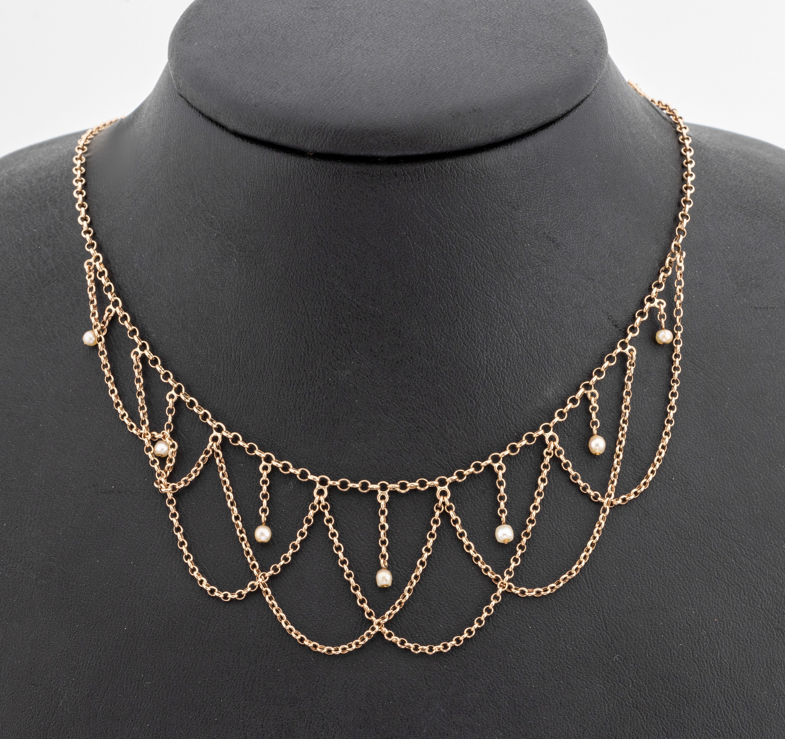 8 kt Gold Collier, um 1900, RG 333/000, Mittelteil mehrreihig mit kl. Flussperlen, L. ca. 41.5 cm, Steckschließe, ca. 6.0 g