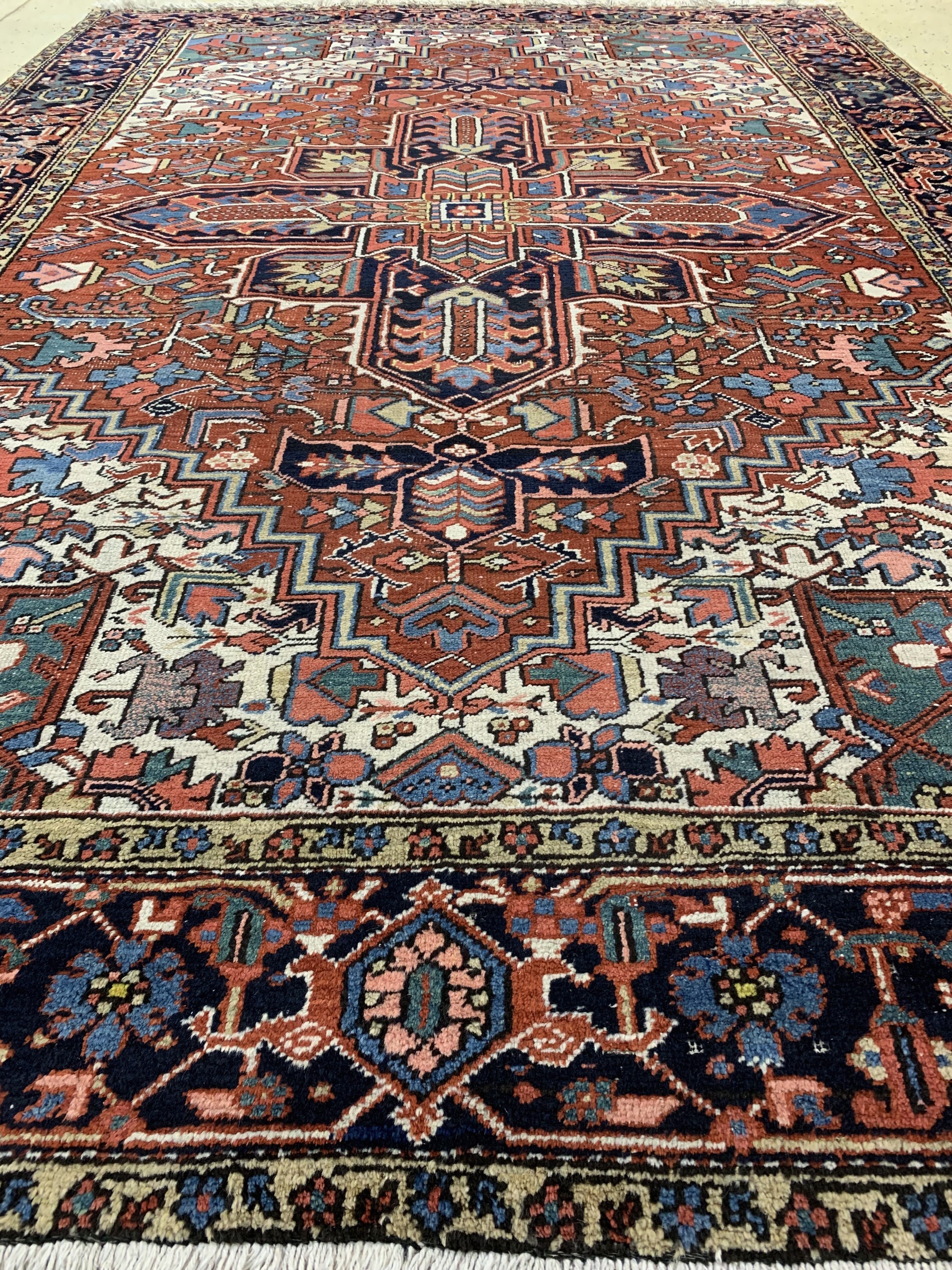 Detail f: Heriz alt, Persien, Anfang 20.Jhd, Wolle auf Baumwolle, ca. 340 x 240 cm, alte Mottenfraß, EHZ: 3