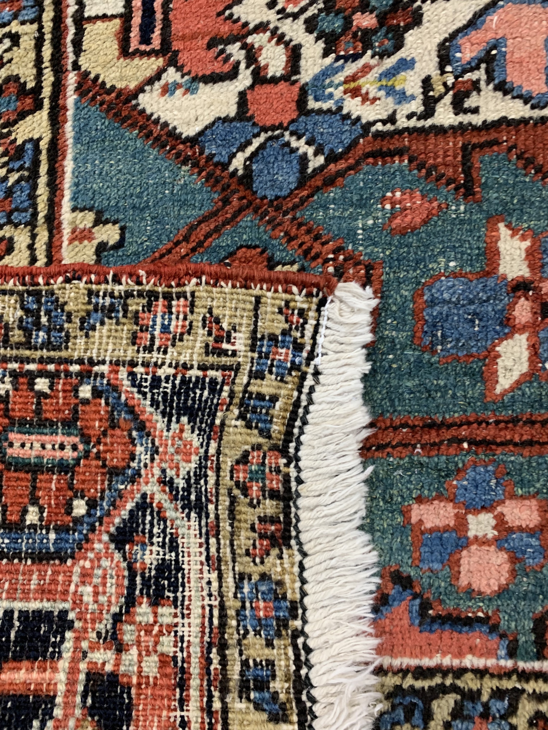 Detail g: Heriz alt, Persien, Anfang 20.Jhd, Wolle auf Baumwolle, ca. 340 x 240 cm, alte Mottenfraß, EHZ: 3