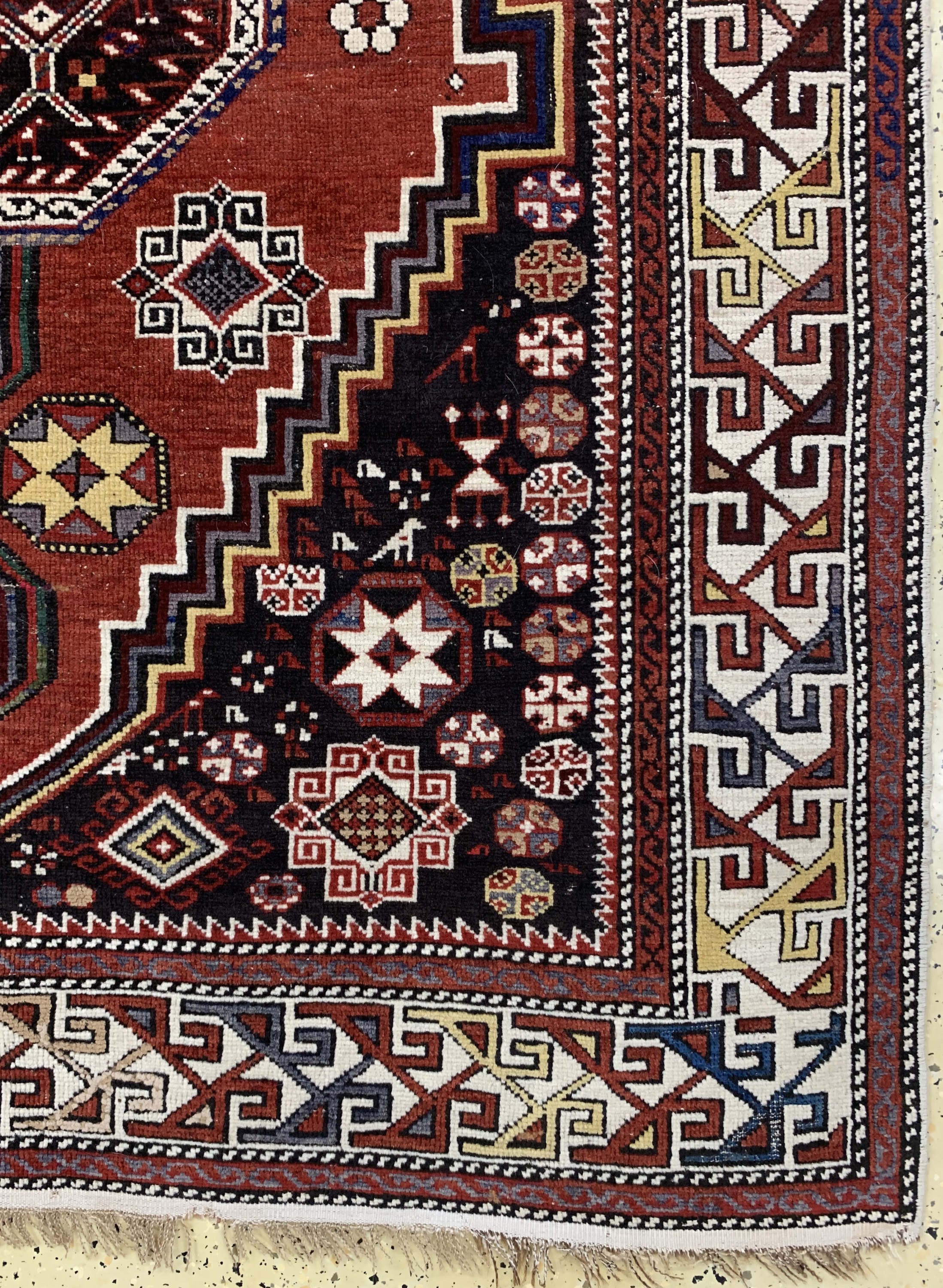 Detail a: "Tachteh"Schirwan, Kaukasus, um 1900, Wolleauf Wolle, ca. 230 x 141 cm, EHZ: 3(geflickt).
