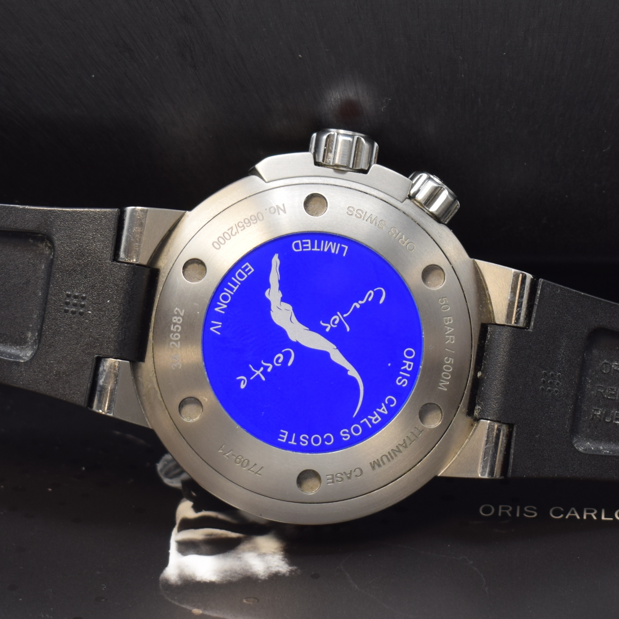 Detail d: ORIS Carlos Coste limitierte Taucheruhruhr in Titan, Schweiz um 2020, Automatik, teils satiniertes Geh., Boden u. Kronen verschr., eins. drehb. ...