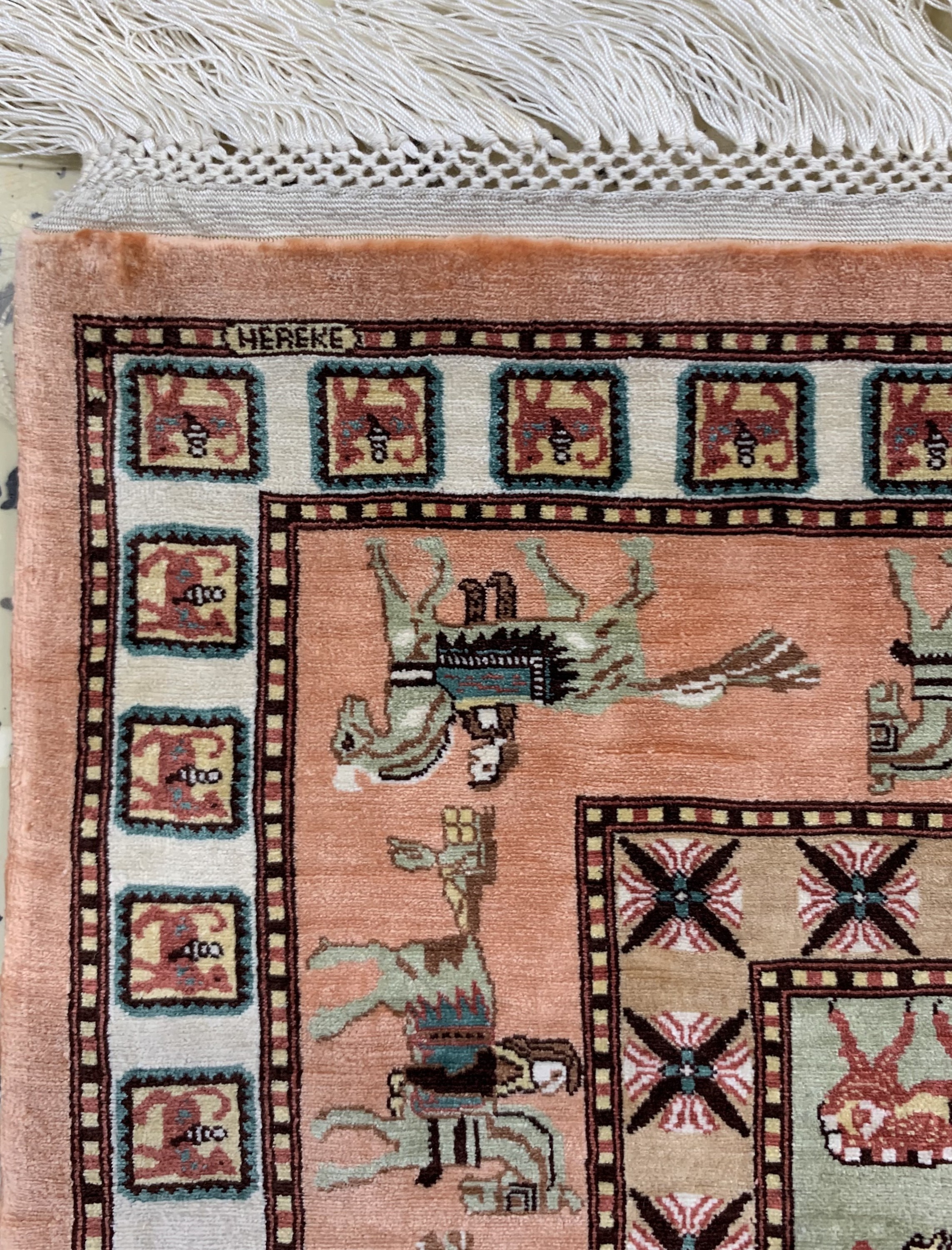Detail c: Hereke Seide fein(20x20), signiert, Türkei,Ende 20.Jhd, reine Naturseide, ca. 55 x 57 cm,ca. 4,0 Mio. Kn/qm, EHZ: 1