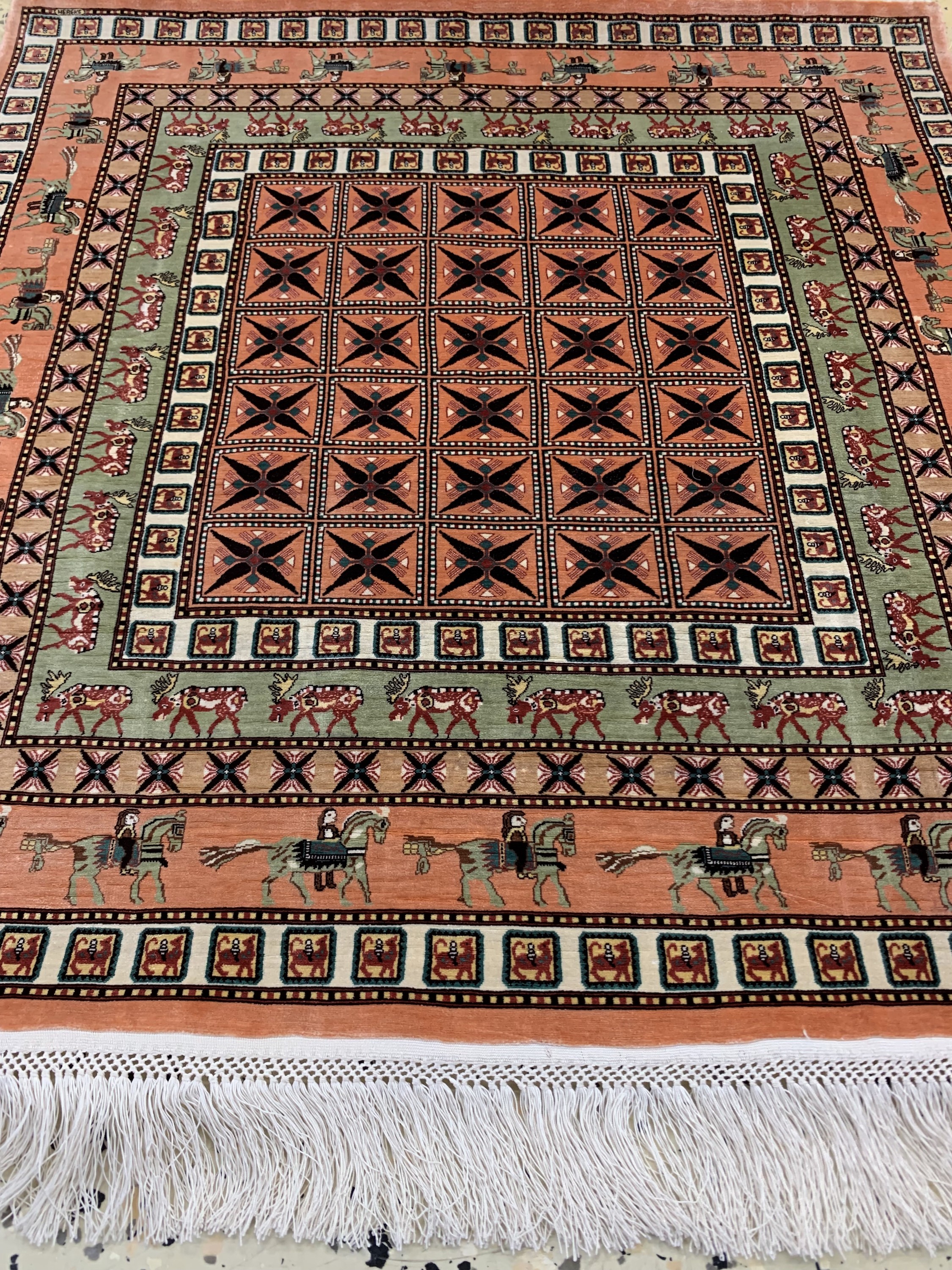 Detail d: Hereke Seide fein(20x20), signiert, Türkei,Ende 20.Jhd, reine Naturseide, ca. 55 x 57 cm,ca. 4,0 Mio. Kn/qm, EHZ: 1