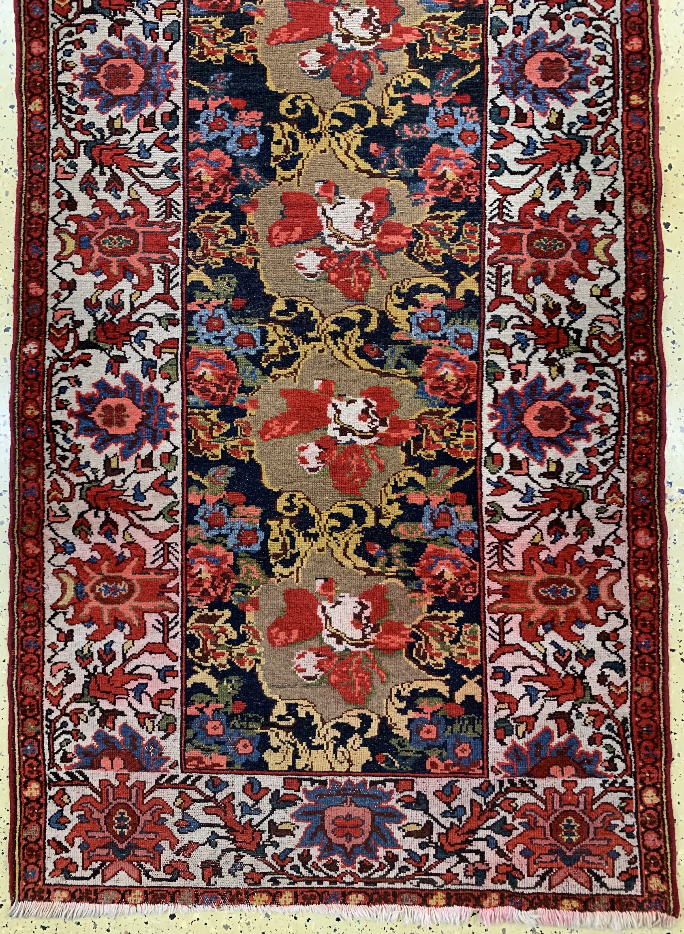 Detail d: Malayer antik, Persien, um 1920, Wolle auf Baumwolle, ca. 495 x 108 cm, EHZ: 3, verfärbt