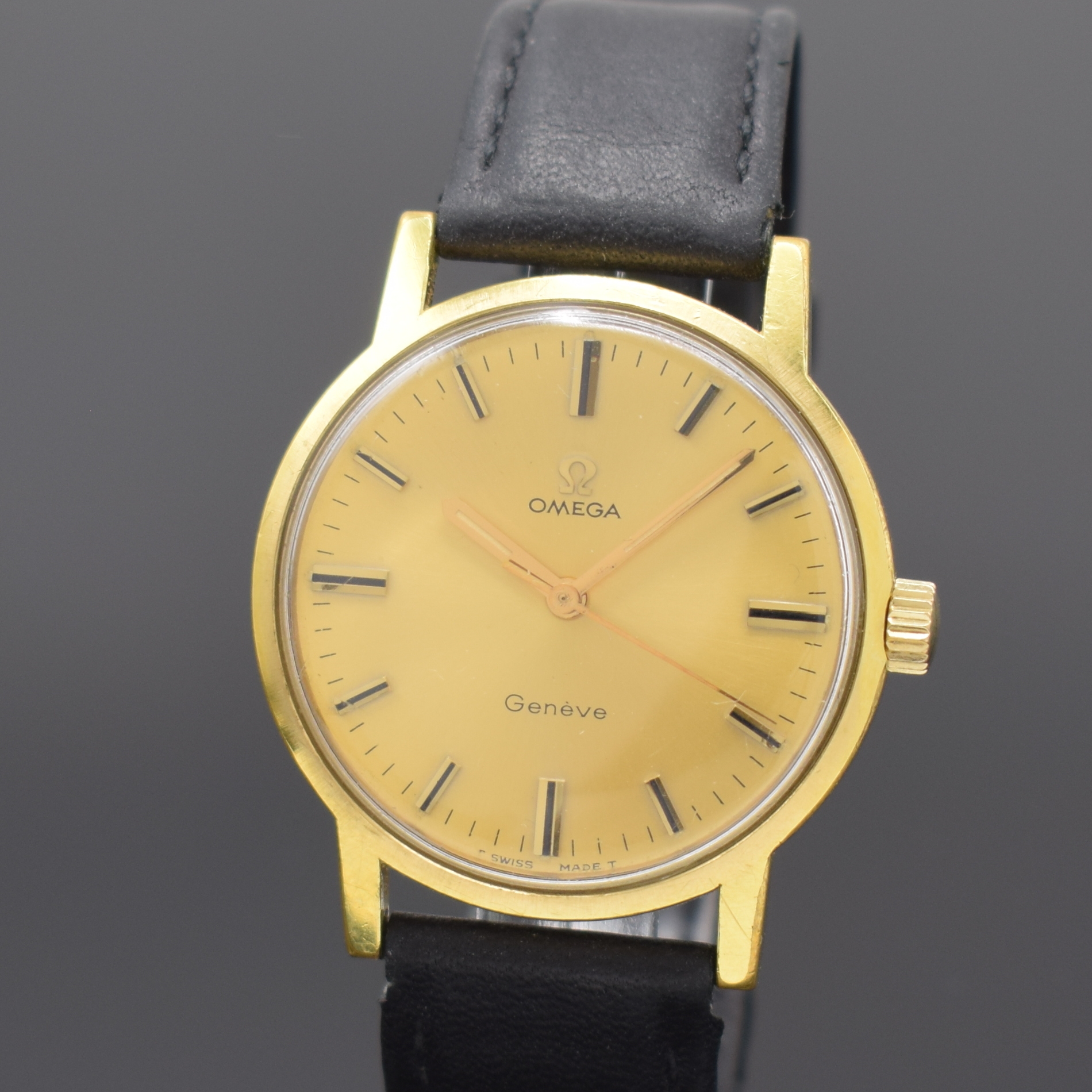 Detail a: OMEGA Geneve Herrenarmbanduhr Referenz 135.070, Schweiz um 1969, Handaufzug, verg. Geh., Stahlboden verschr., gold. Zifferbl., gold. Indizes u. ...