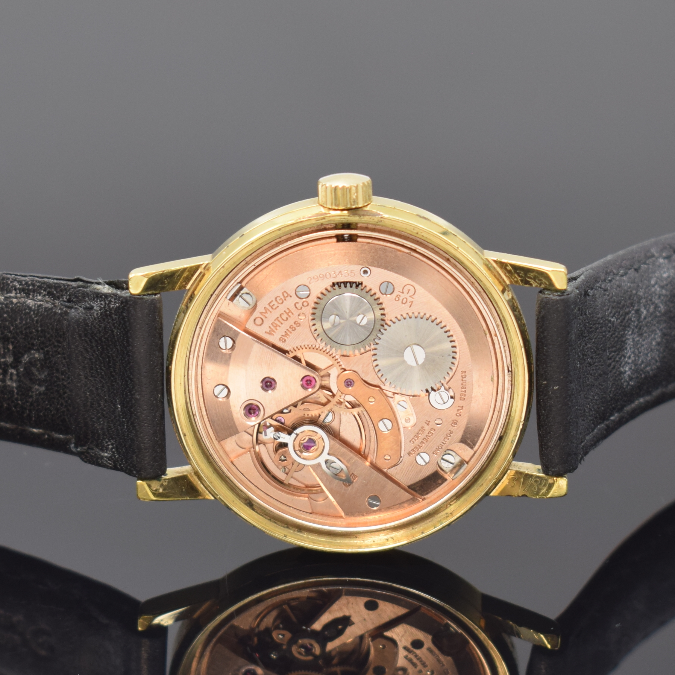 Detail d: OMEGA Geneve Herrenarmbanduhr Referenz 135.070, Schweiz um 1969, Handaufzug, verg. Geh., Stahlboden verschr., gold. Zifferbl., gold. Indizes u. ...