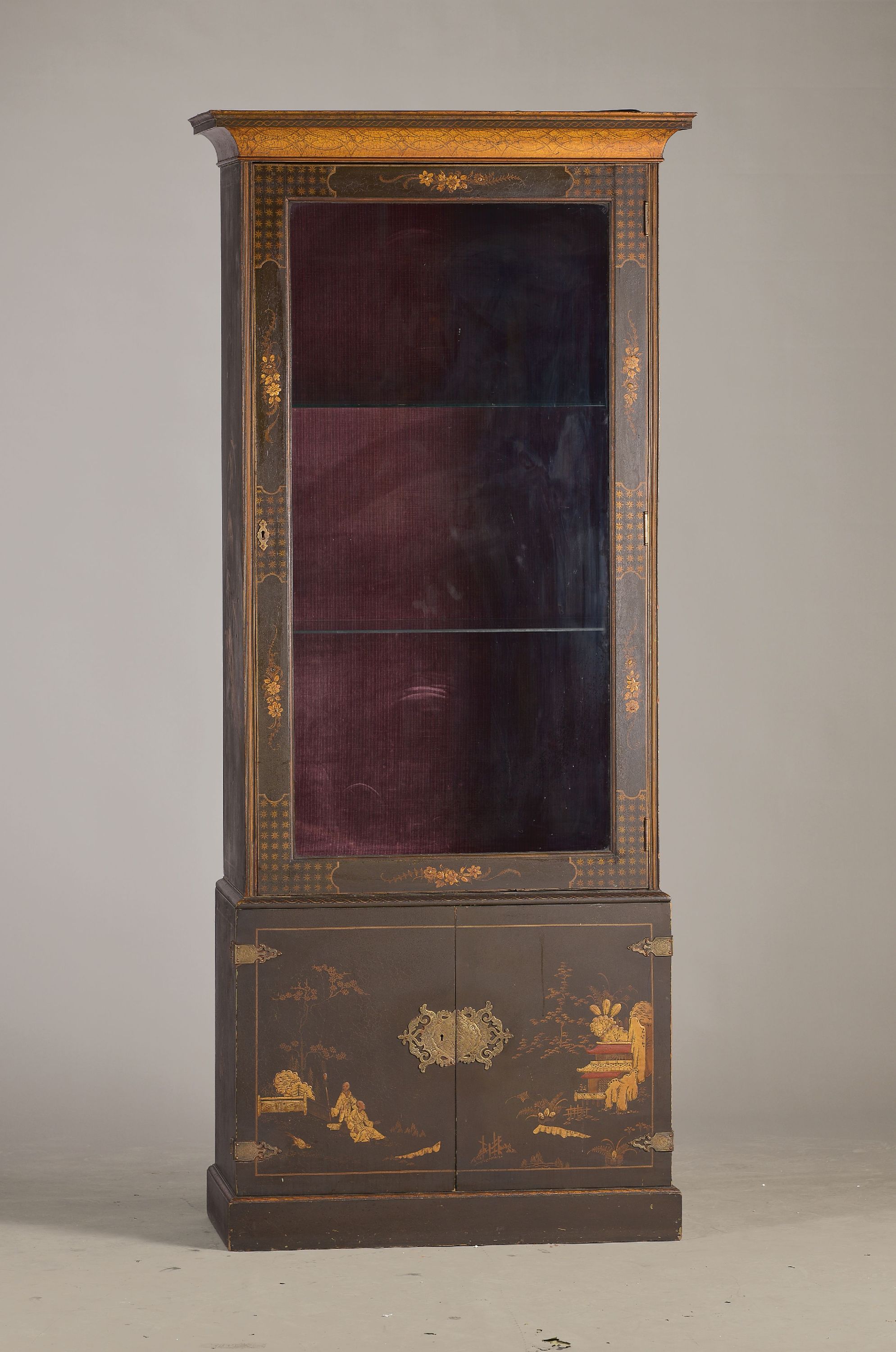 Image 26842264 - Vitrine China, 19.Jh., schwarz lackiert, Malereien in gold, eintürige Vitrine auf ...