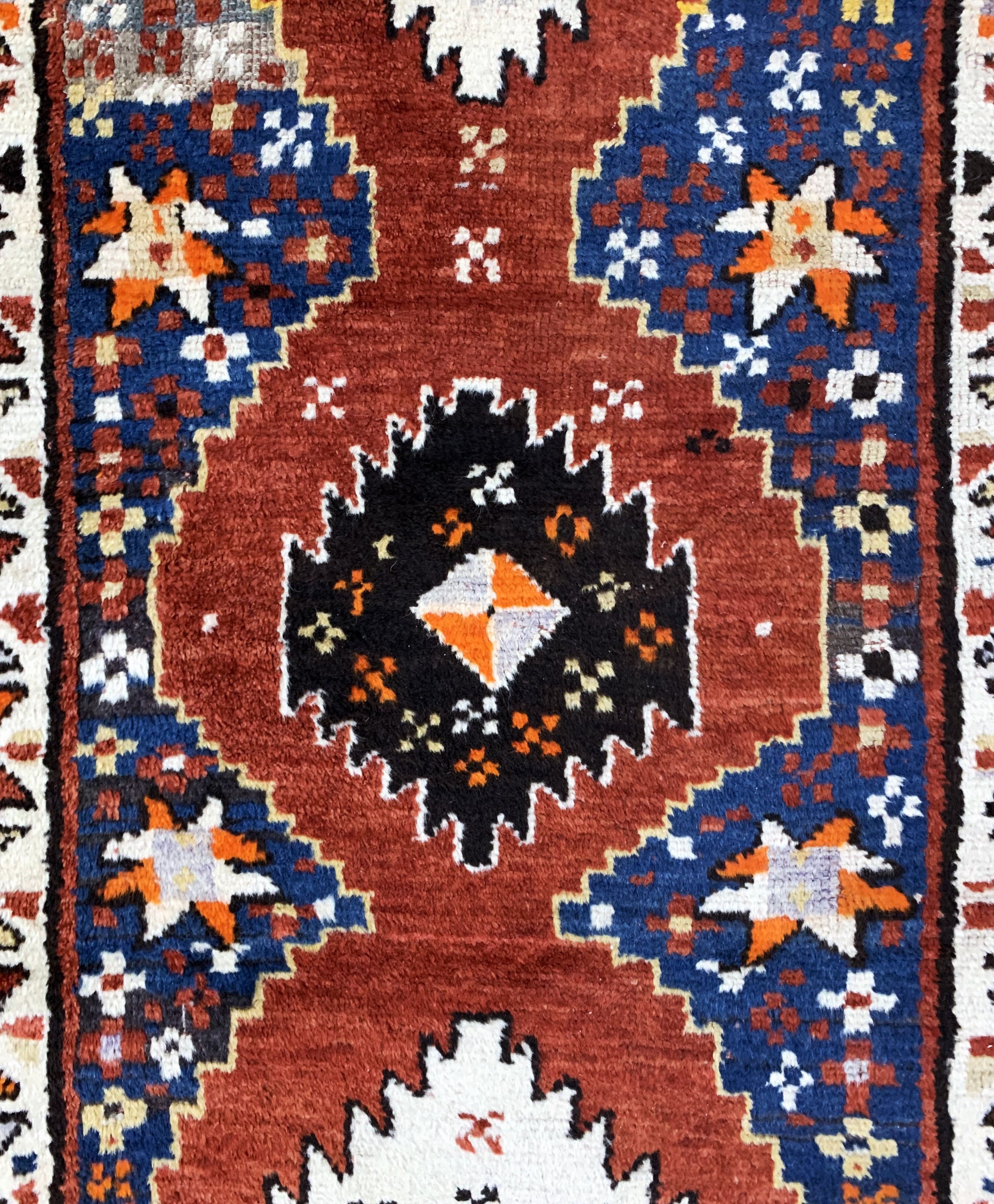 Detail c: Antiker Kazak, Kaukasus, um 1900, Wolle aufWolle, ca. 190 x 110 cm, EHZ: 3
