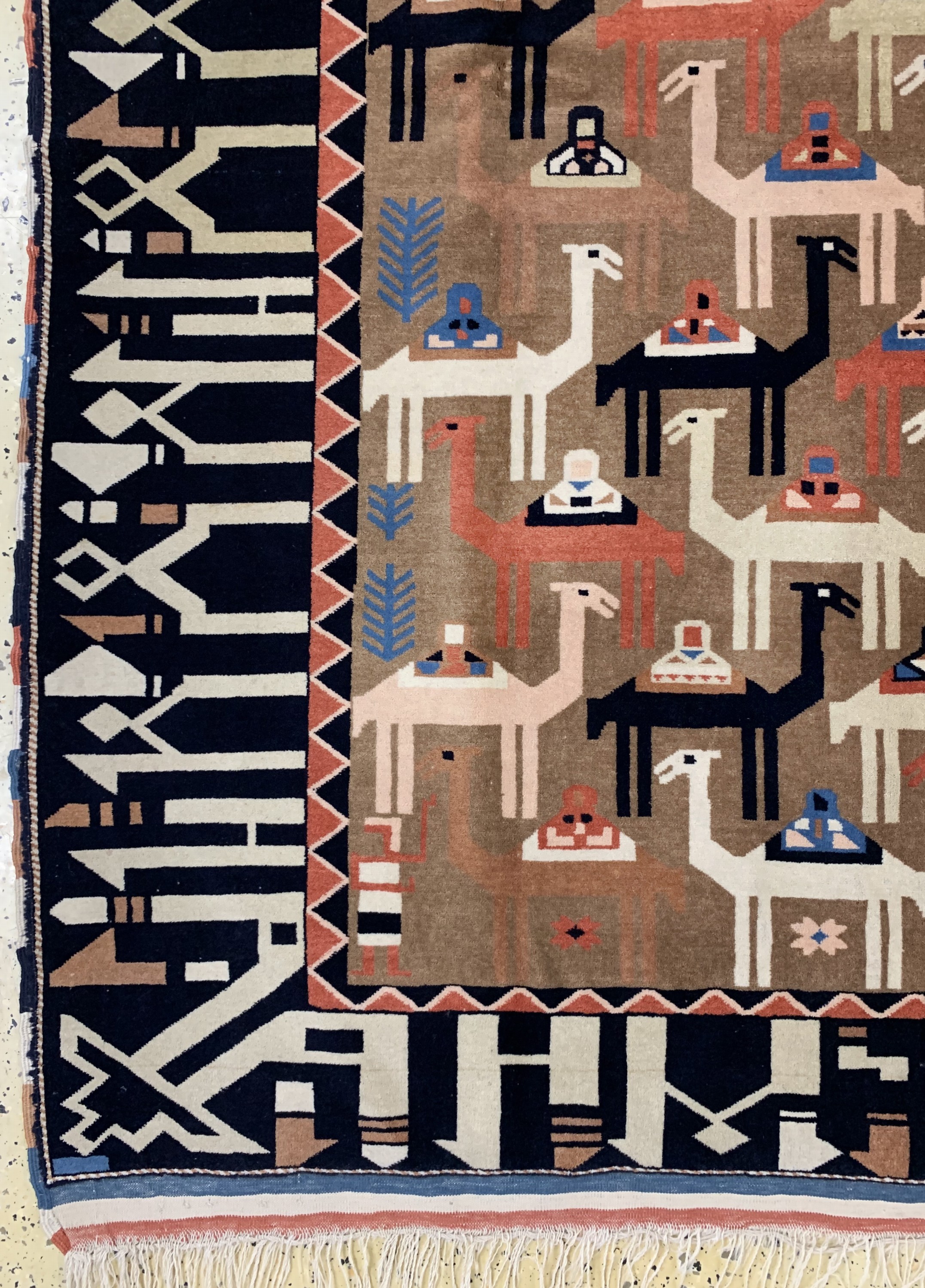 Detail b: Auftragsarbeit sign.Mesched, ,Ende 20.Jhd, Wolle auf Wolle, ca. 215 x 190 cm, Reinigungsbedürftig, EHZ: 2