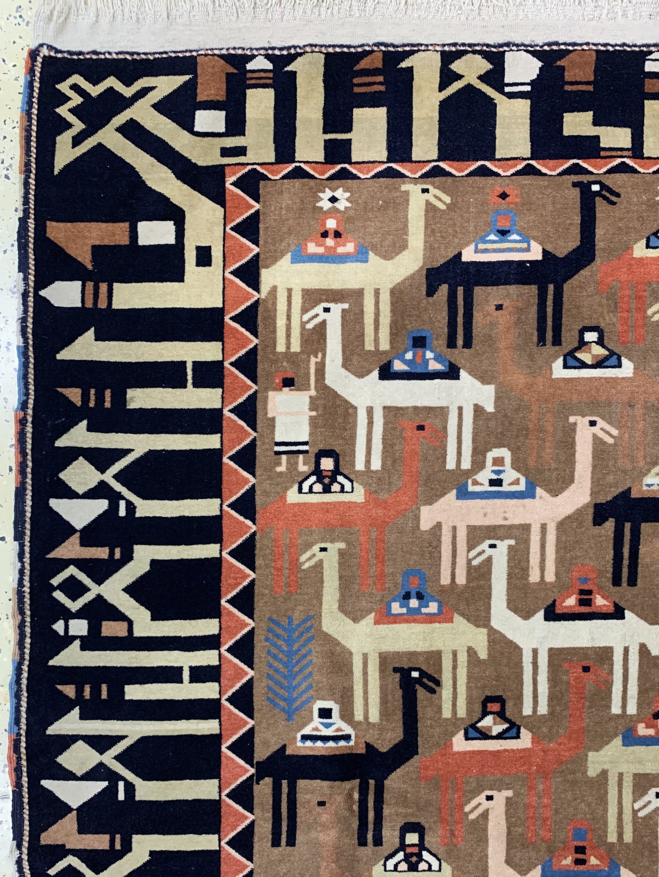 Detail c: Auftragsarbeit sign.Mesched, ,Ende 20.Jhd, Wolle auf Wolle, ca. 215 x 190 cm, Reinigungsbedürftig, EHZ: 2