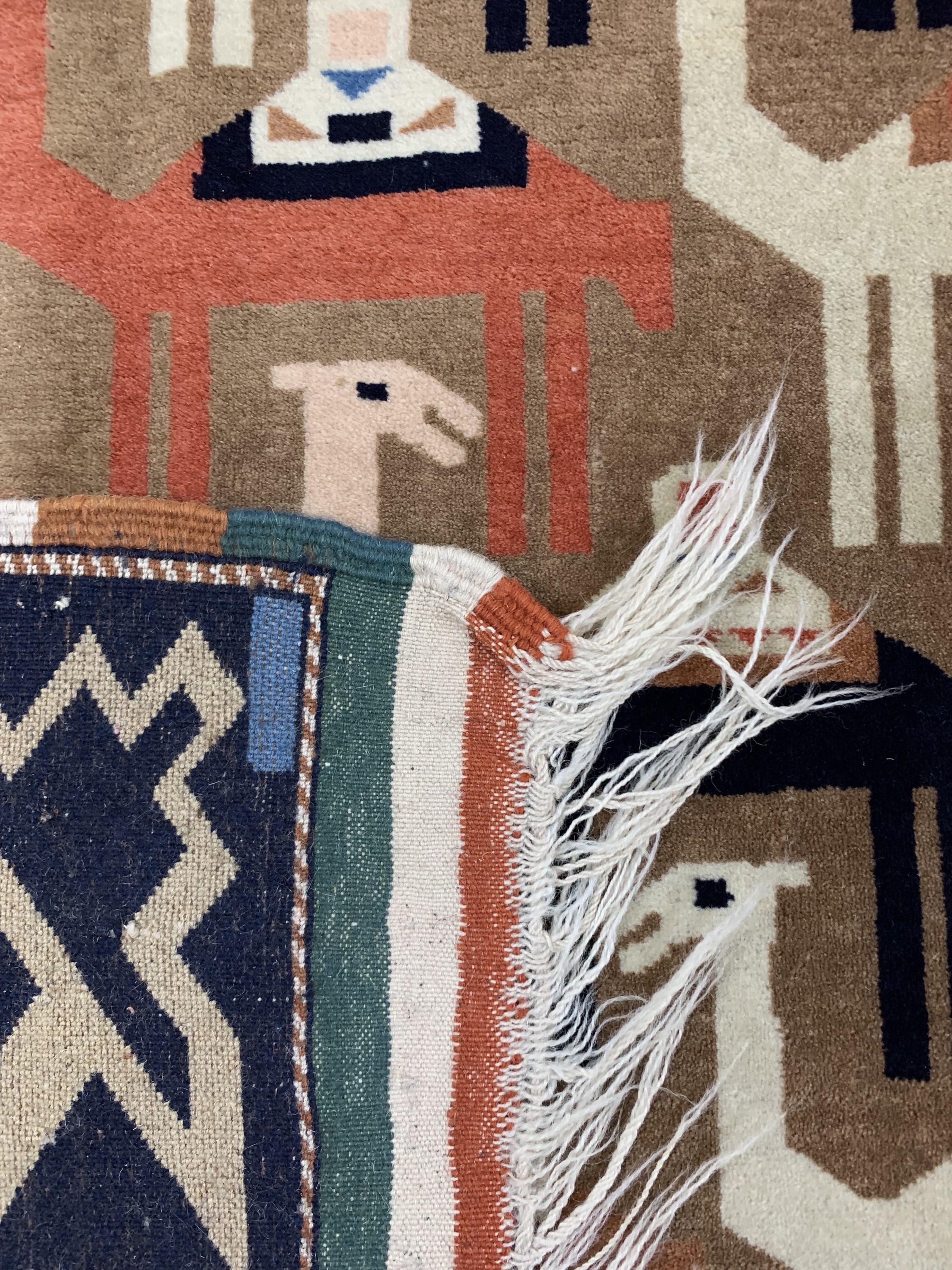 Detail h: Auftragsarbeit sign.Mesched, ,Ende 20.Jhd, Wolle auf Wolle, ca. 215 x 190 cm, Reinigungsbedürftig, EHZ: 2