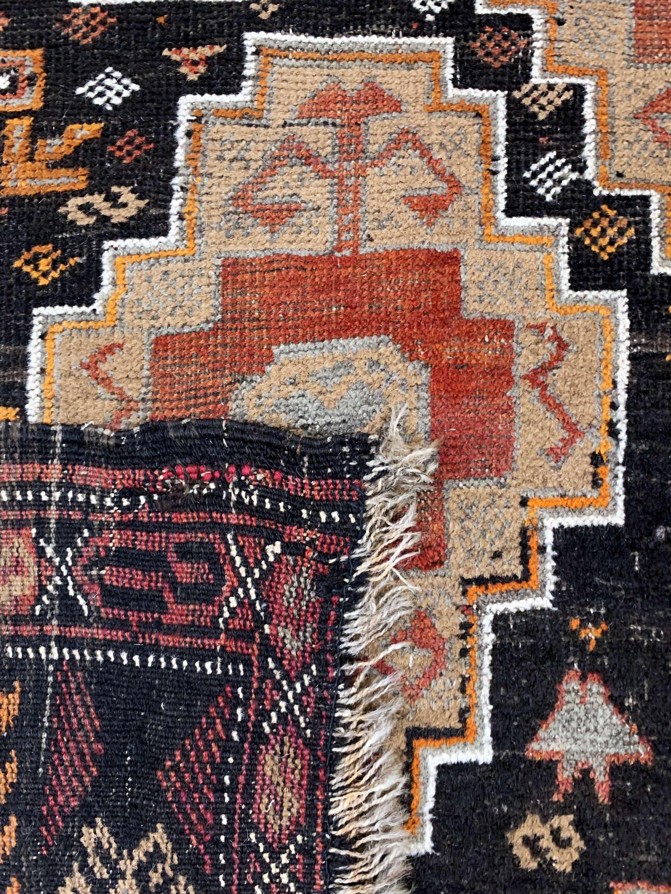Detail e: Belutsch antik, Afghanistan, um 1900, Wolleauf Wolle, ca. 255 x 155 cm, EHZ: 3