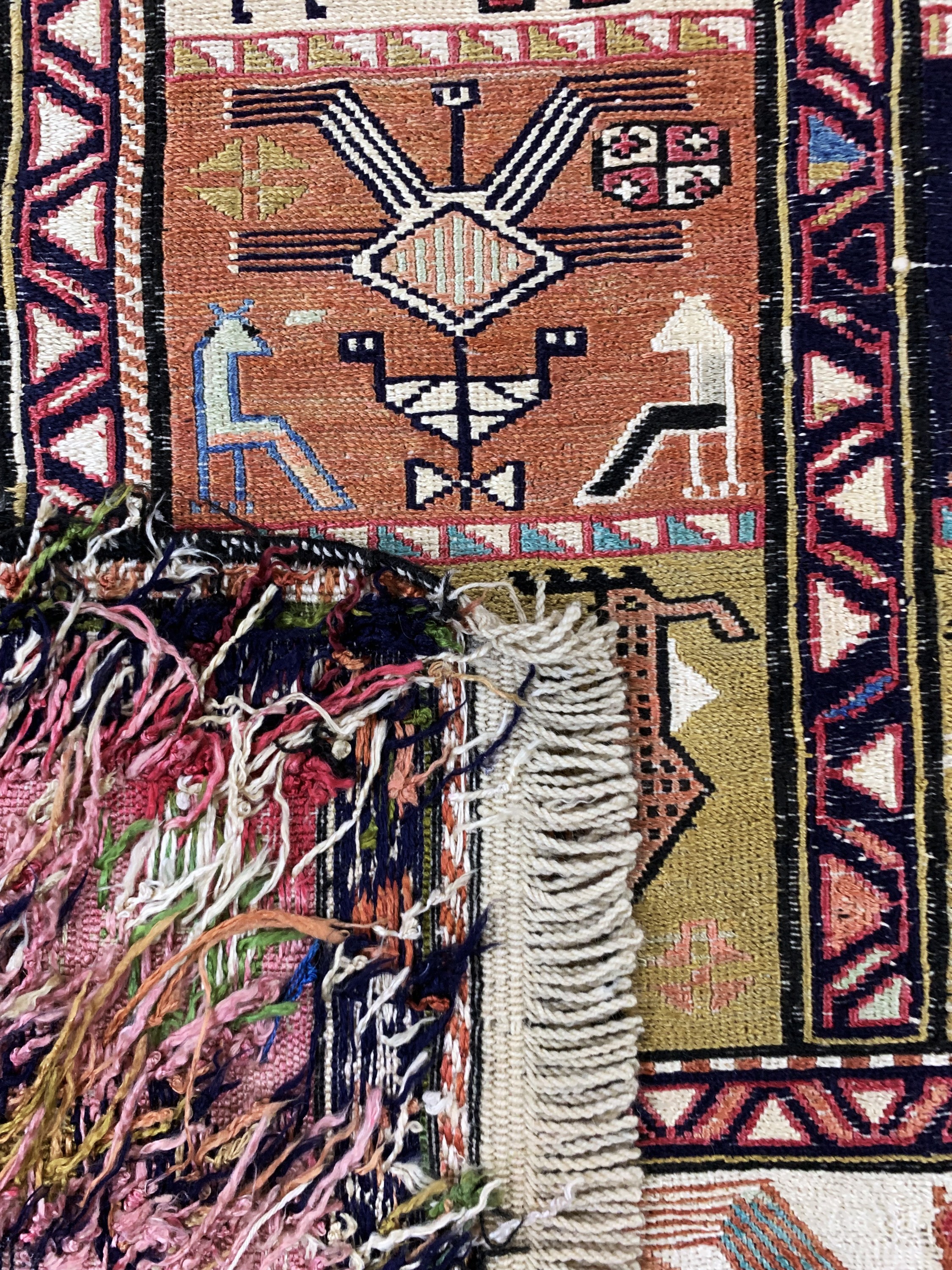 Detail e: Seiden Sumakh, Azerbaijan, Mitte 20.Jhd, Seide auf Wolle, ca. 180 x 130 cm, EHZ: 1-2