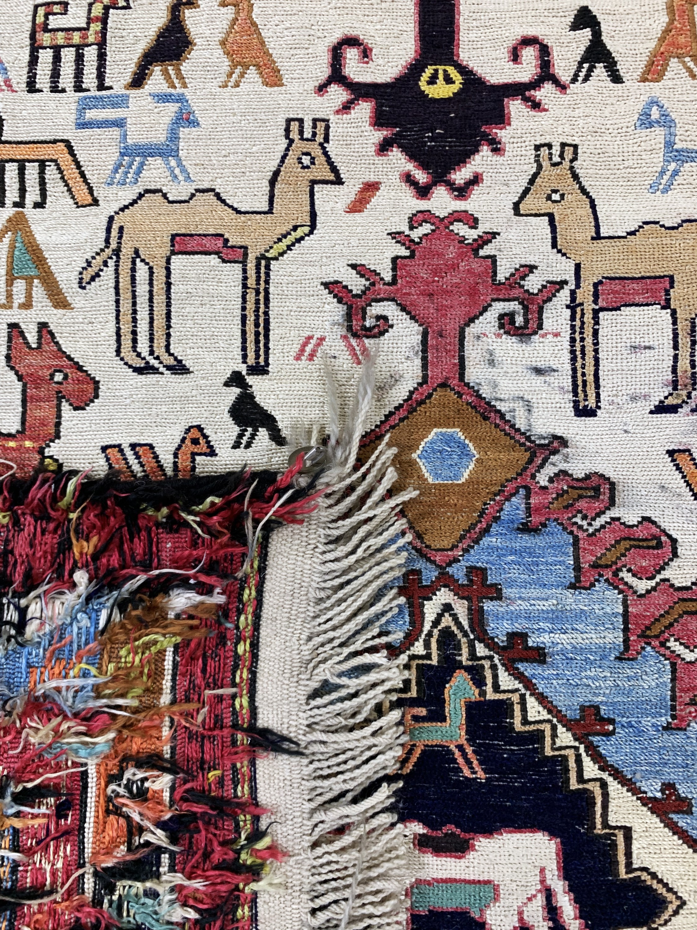 Detail e: Sumakh, Azerbaijan, Ende 20.Jhd, Seide-Baumwolle auf Wolle, ca. 180 x 106 cm, EHZ: 2