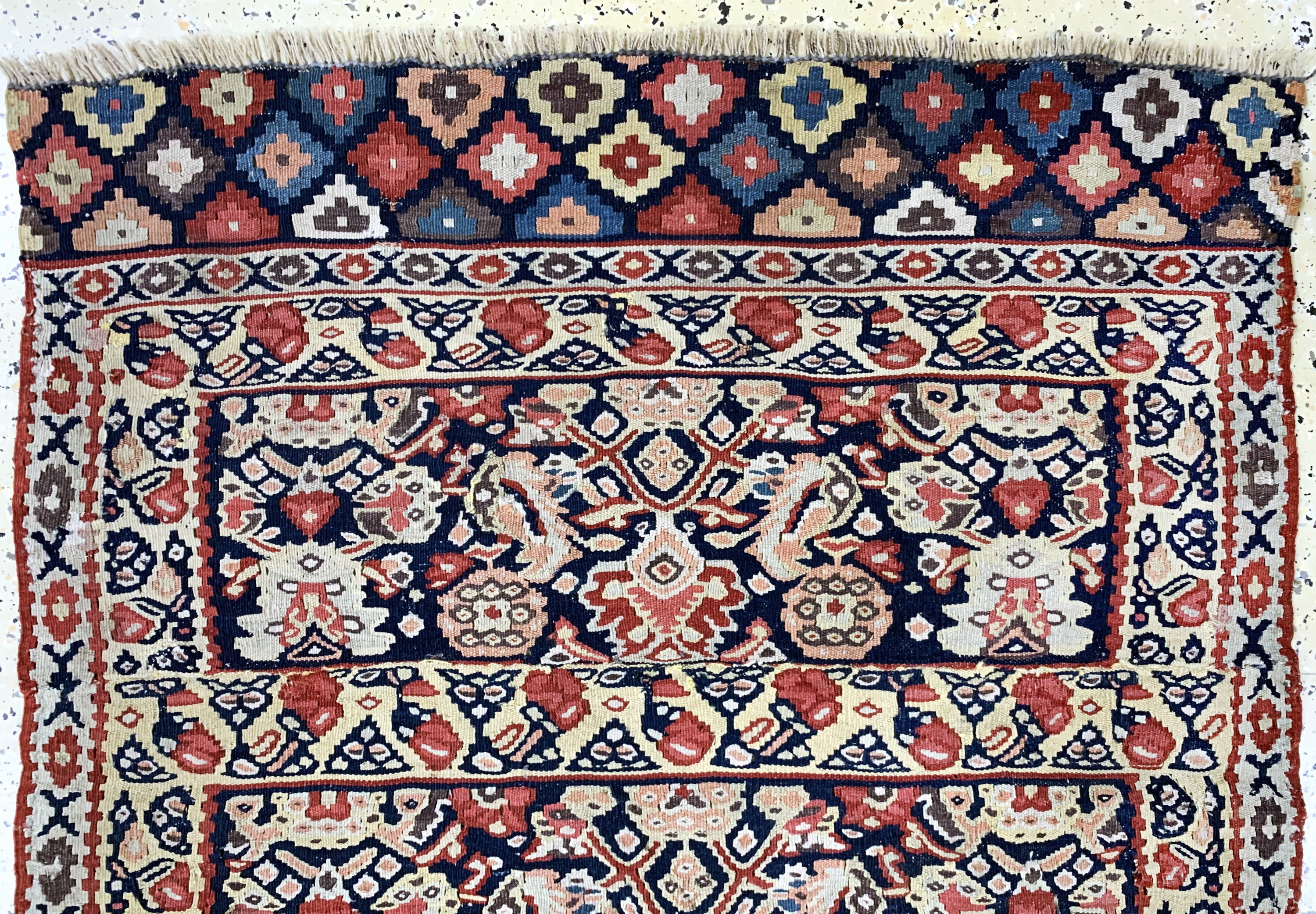 Detail a: 2 zusammengenähte Senneh Mafraschteile antik, Persien, 19.Jhd, Wolle auf Wolle, ca. 120 x 110 cm, EHZ: 2(geflickt).