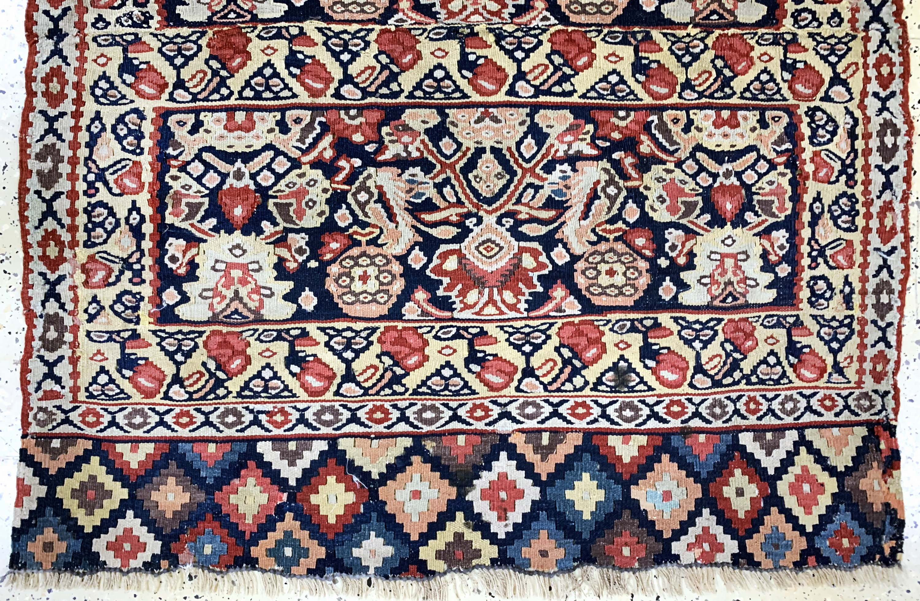 Detail c: 2 zusammengenähte Senneh Mafraschteile antik, Persien, 19.Jhd, Wolle auf Wolle, ca. 120 x 110 cm, EHZ: 2(geflickt).