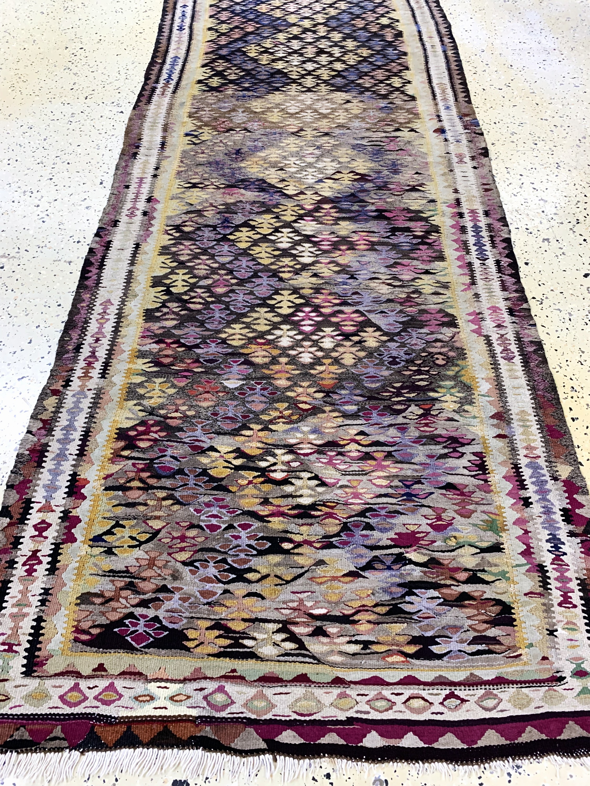 Detail d: Bidjar Kelim antik, Persien, um 1900, Wolleauf Baumwolle, ca. 265 x 95 cm, EHZ: 2, (kleine Löcher)