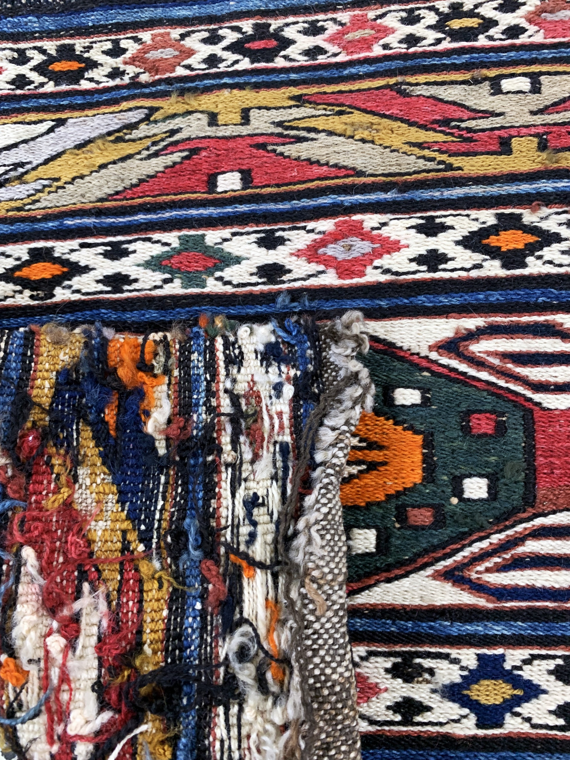 Detail b: 4 Lots Mafraschteile & Kelim, Schahsawan,Senneh Persien, 19.Jhd, Wolle auf Wolle, ca. 100 x 80 cm, EHZ: 2-3