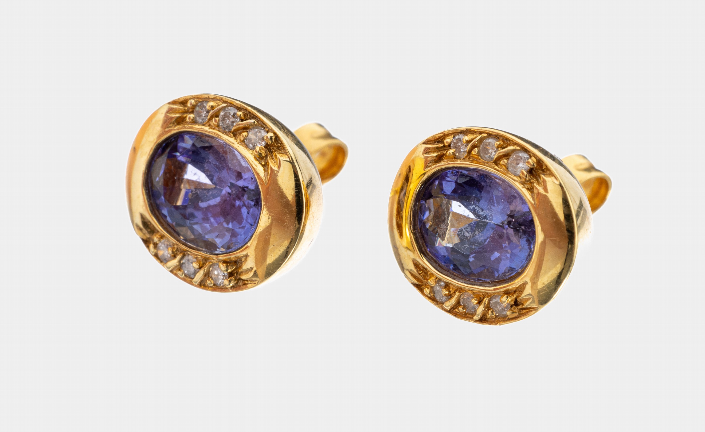 Paar 14 kt Gold Tansanit-Diamant-Ohrstecker, GG 585/000, je mit einem ovalfacett. Tansanit zus. ca. 2.0 ct, je 6 Diamanten zus. ca. 0.06 ct Weiß/p, ...
