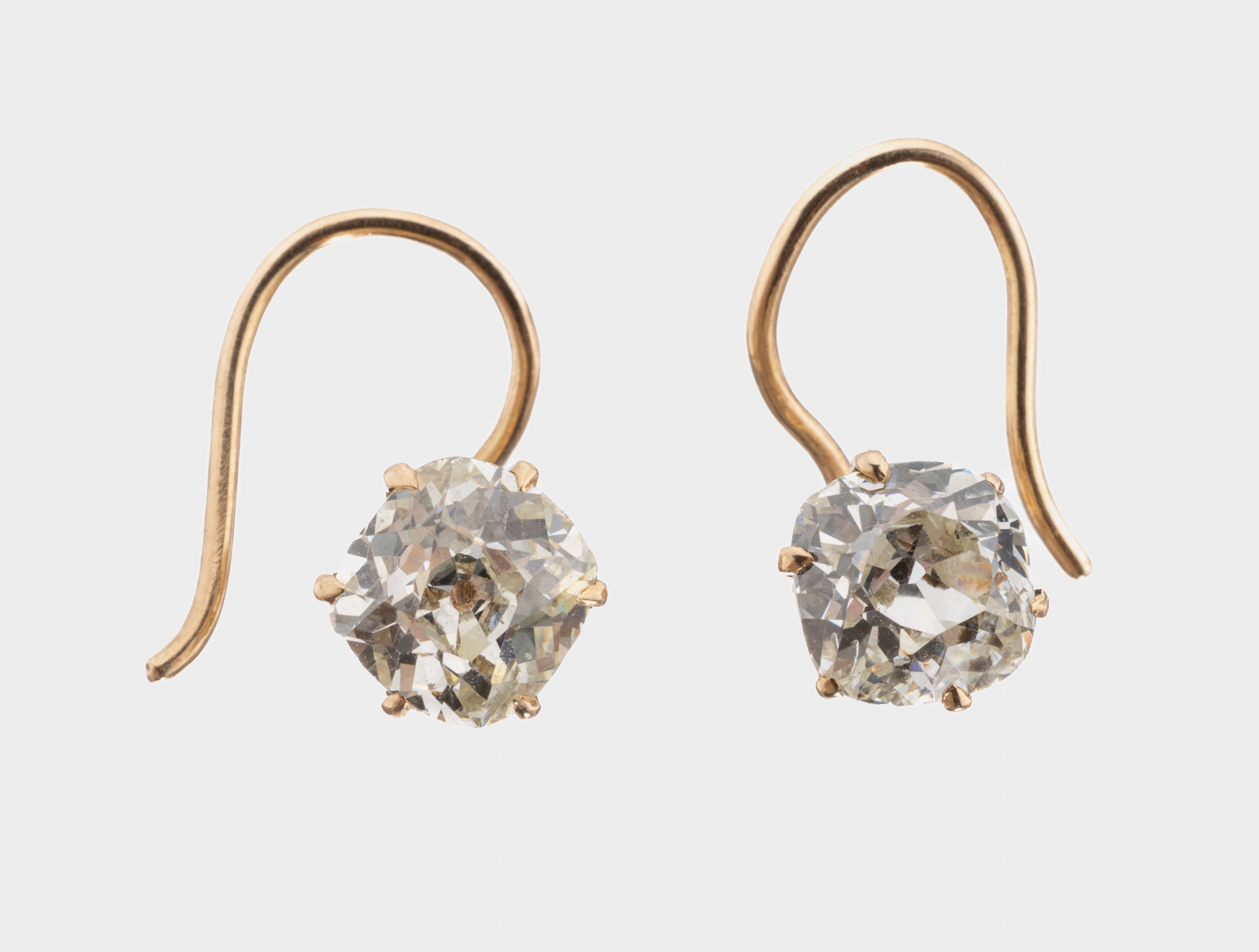 Paar 14 kt Gold Diamant-Ohrhänger, um 1880, GG 585/000 gepr., feine zarte Verarbeitung, 2 Altschliffdiamanten zus. ca. 1.70 ct Weiß-l.get.Weiß/si