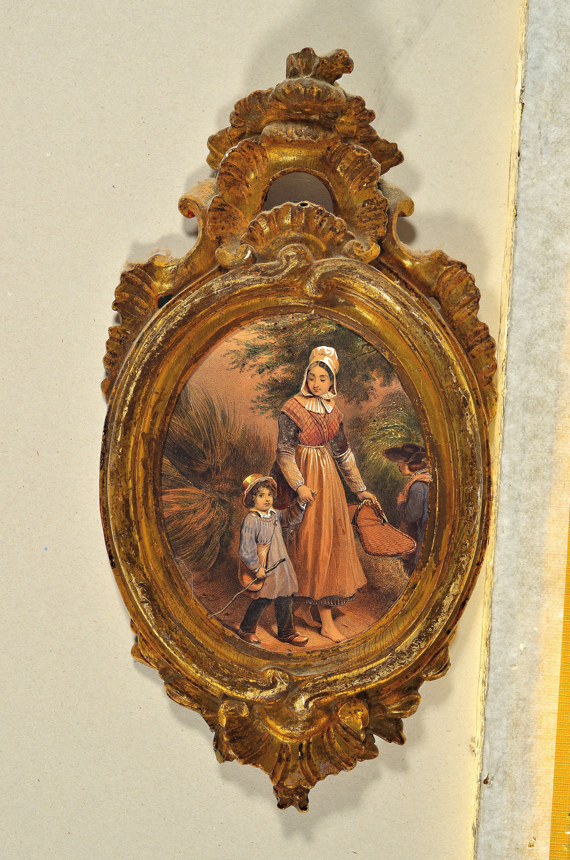 Detail k: Unbekannter Künstler des frühen 19.Jh., 3 hand-kolorierte Drucke, Genreszenen: "Auf der Rast", "Fischer mit seinen Kindern", ...
