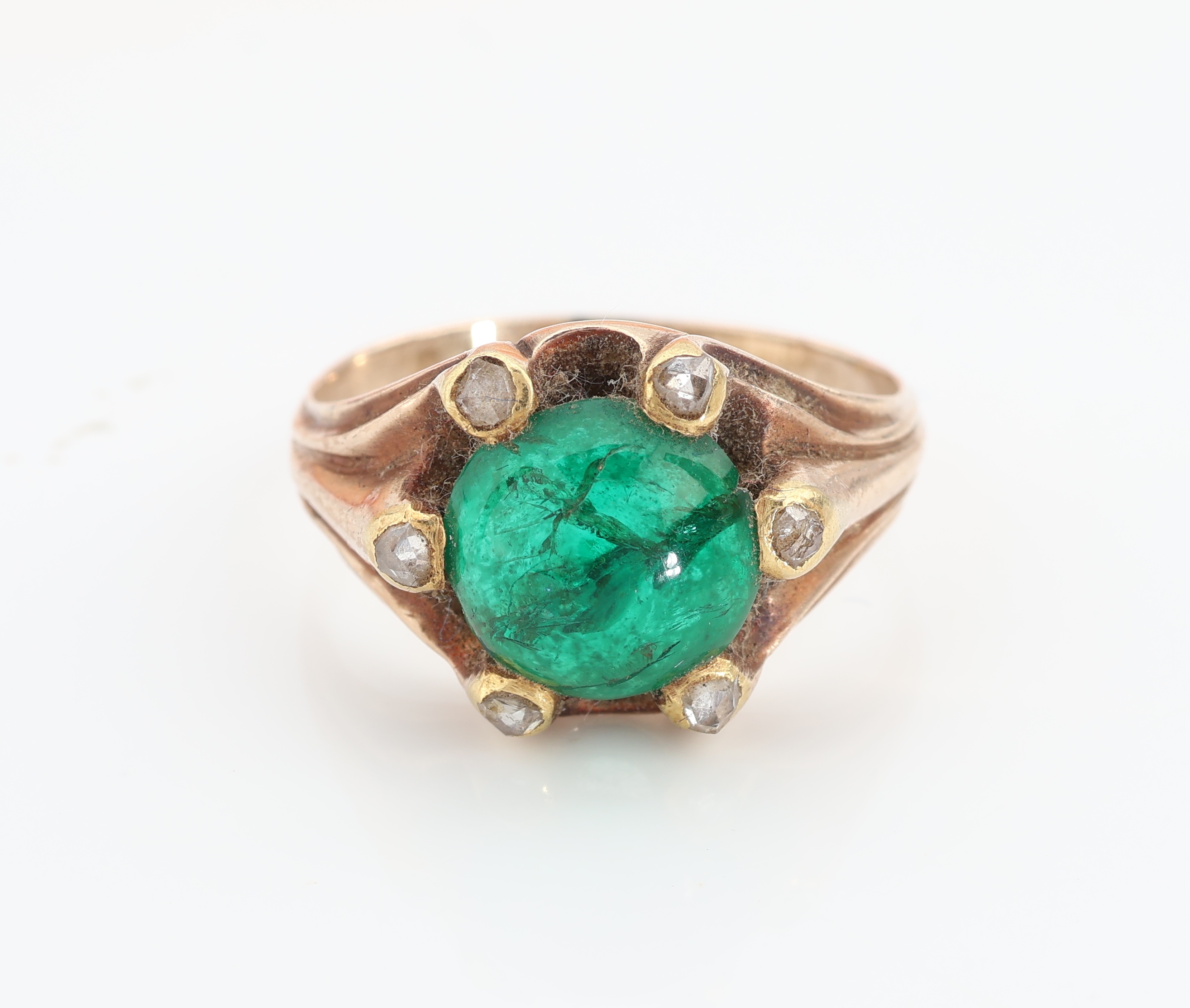 Detail c: 14 kt Gold Smaragd-Diamant-Ring, GG 585/000, um 1820, Smaragd-Cabochon (beschädigt) kl. Diamantrosen, ca. 3.8 g, altersbed. guter Zustand, RW 51, ...