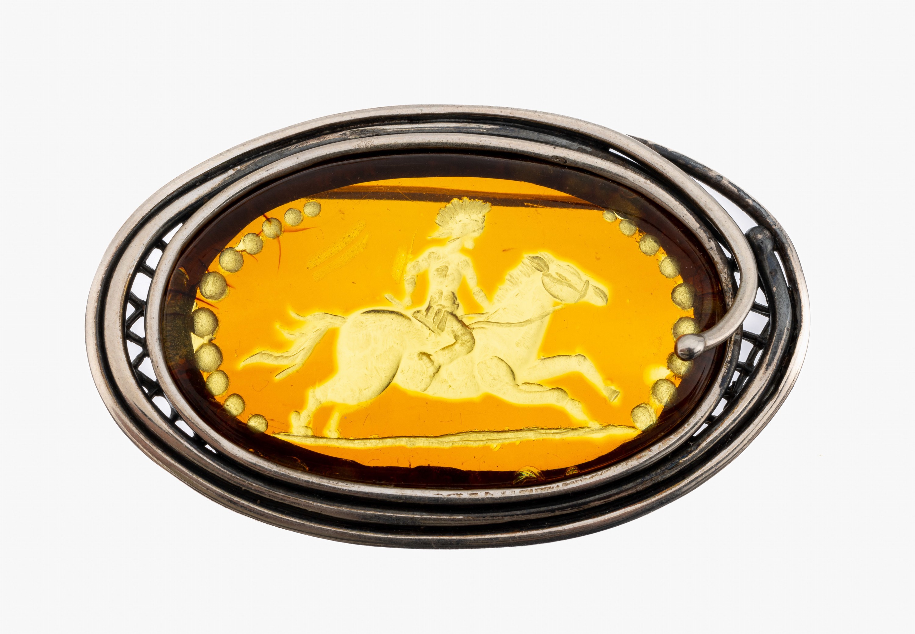 Silberbrosche mit Bernsteineinlage, 925er Silber, Bernsteincabochon mit Intaglioschnitt,Darst. Indianer auf Pferd, Meistermarke unged., Unikat, ca. ...