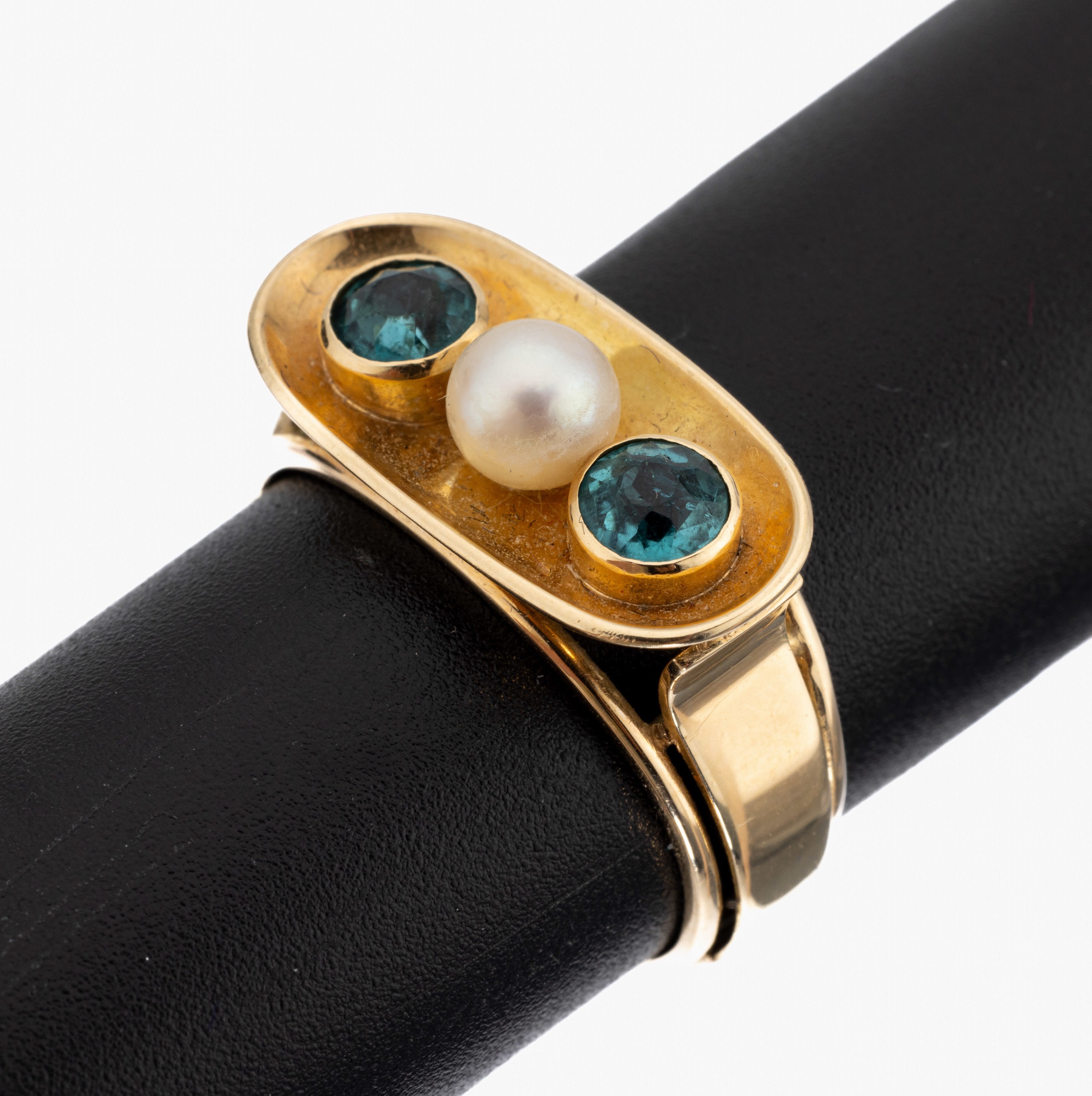 14 kt Gold Turmalin-Perl-Ring, 1930er Jahre, GG 585/000, 2 rundfacett. Turmaline zus. ca. 1.0 ct, kl. Zuchtperle, ca. 4.6 g, RW 55