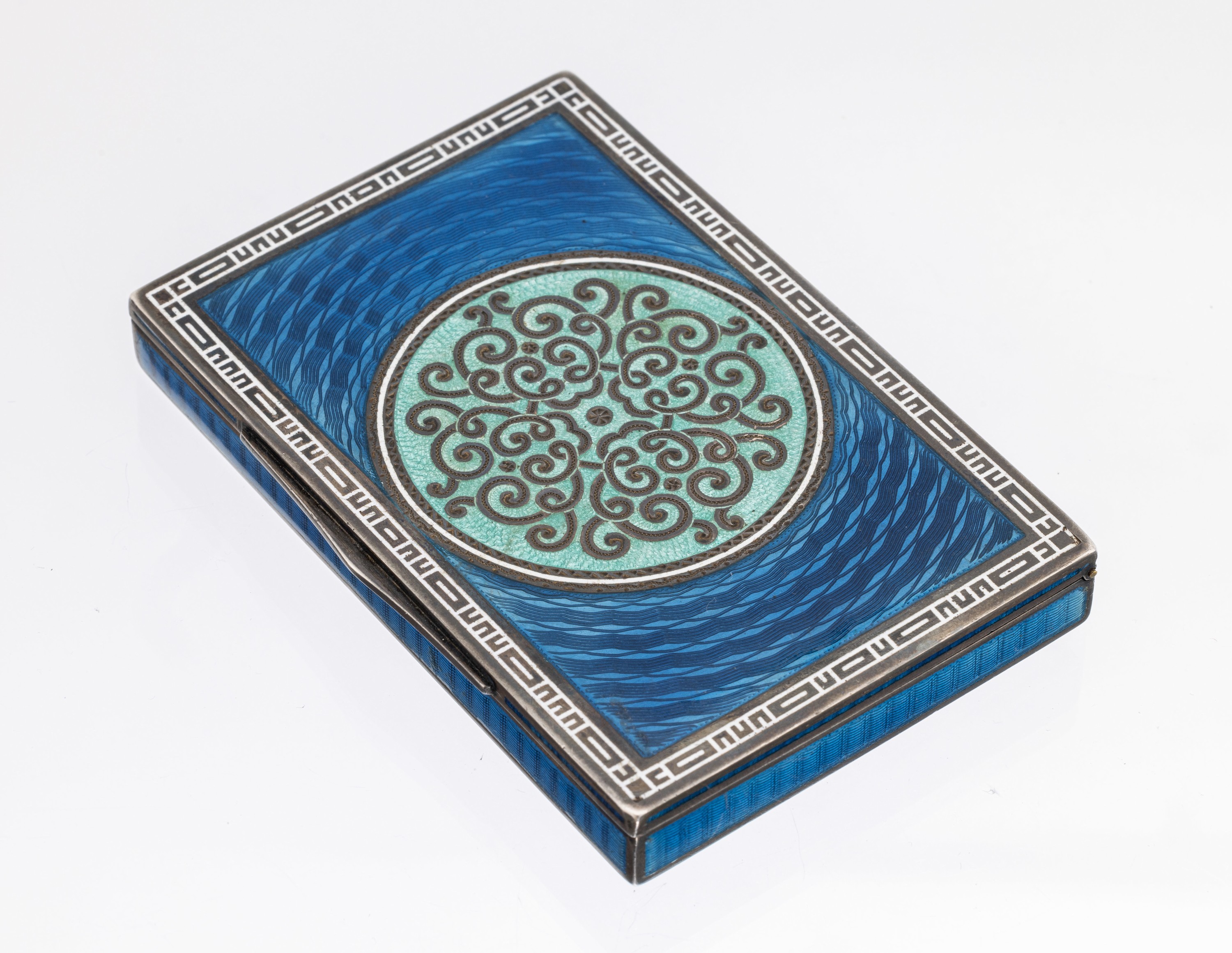 Deckeldose mit Email, Frankreich 1920/30er Jahre, reiner Art-Deco, Silber, aufwändige emaill., transluzid, Meistermarke J.T., Email min. besch., ...