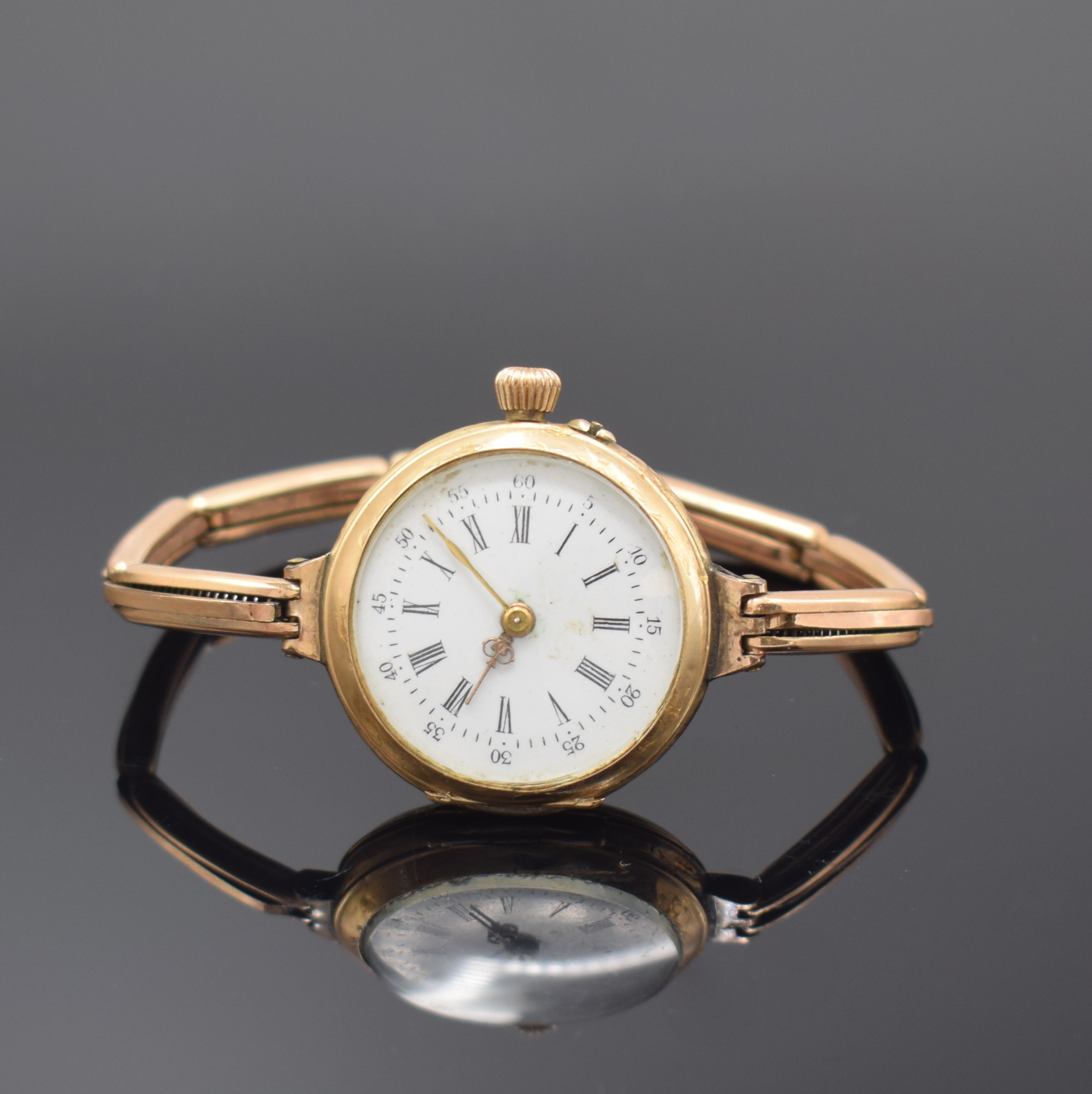 Taschenuhr an Armband in RoseG 585/000, Schweiz um 1915, Geh. dell., verg. Armband punziert "A*D" (Andreas Daub), Metallcuvette, guill. ...
