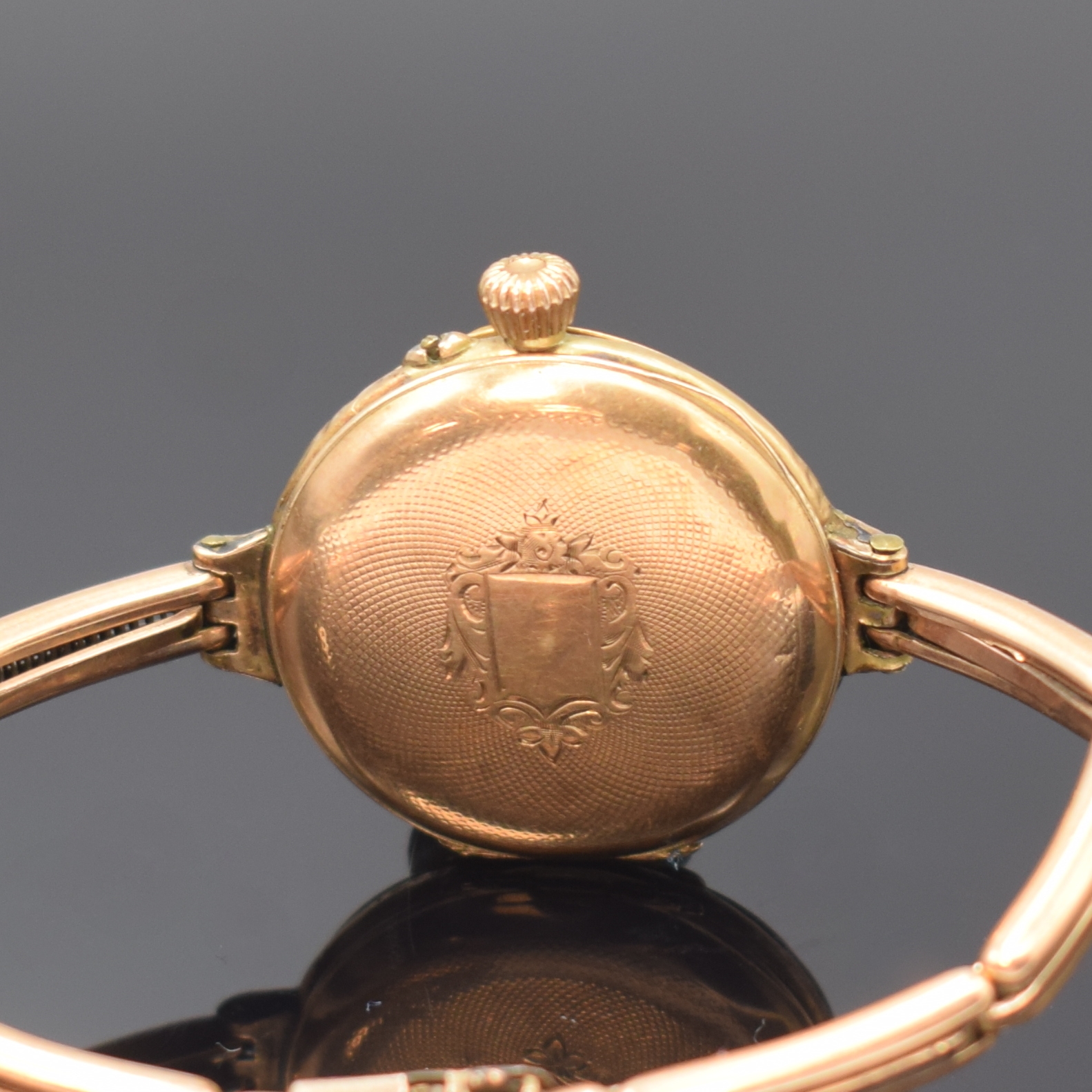 Detail b: Taschenuhr an Armband in RoseG 585/000, Schweiz um 1915, Geh. dell., verg. Armband punziert "A*D" (Andreas Daub), Metallcuvette, guill. ...