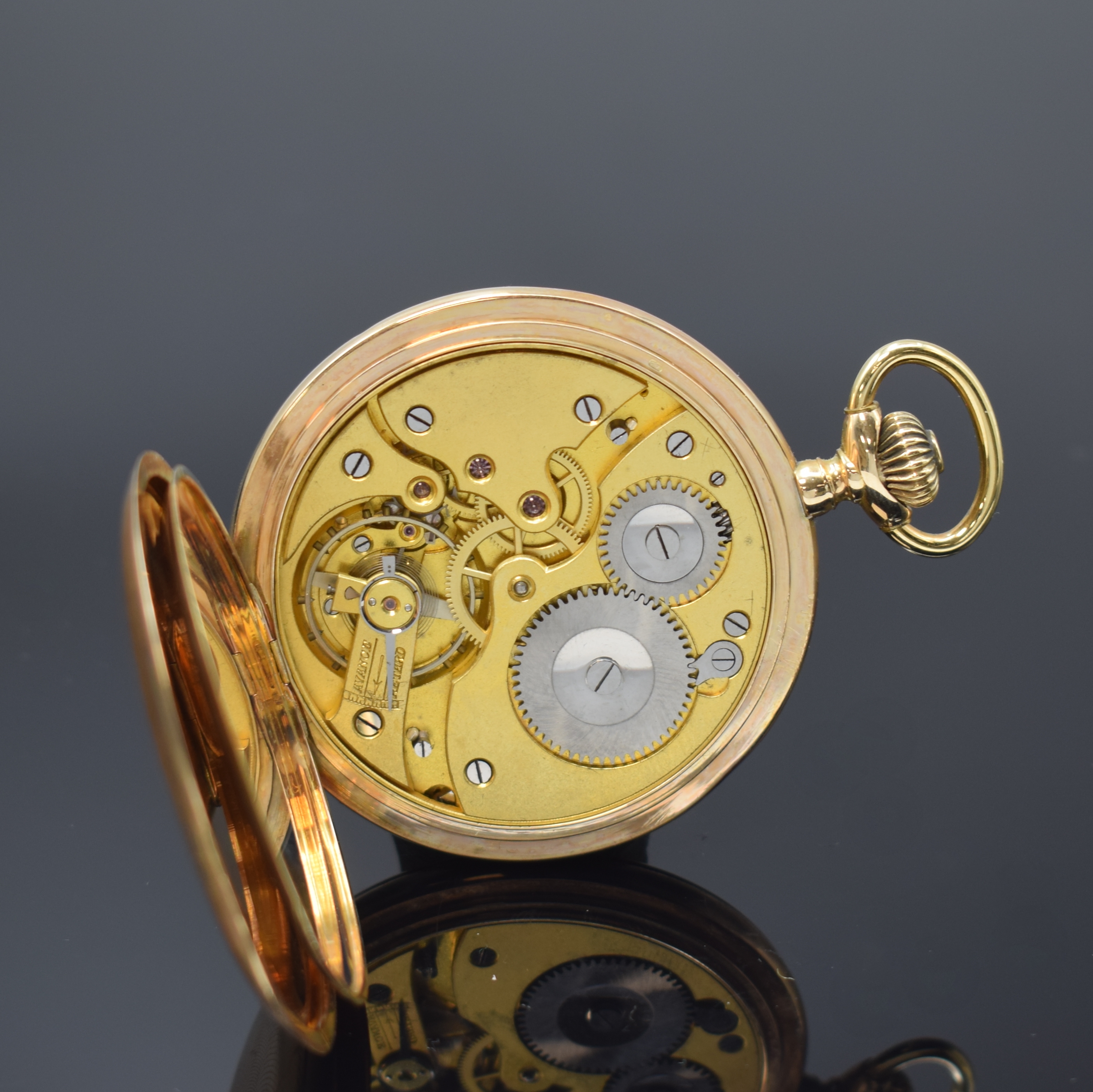Detail f: Herrensavonette in GG 585/000, Schweiz um 1920, 3-Deckel Goldgeh. dell., guill. Sprung- (Monogrammspiegel) u. Rückdeckel, Emailzifferbl. m. arab. ...