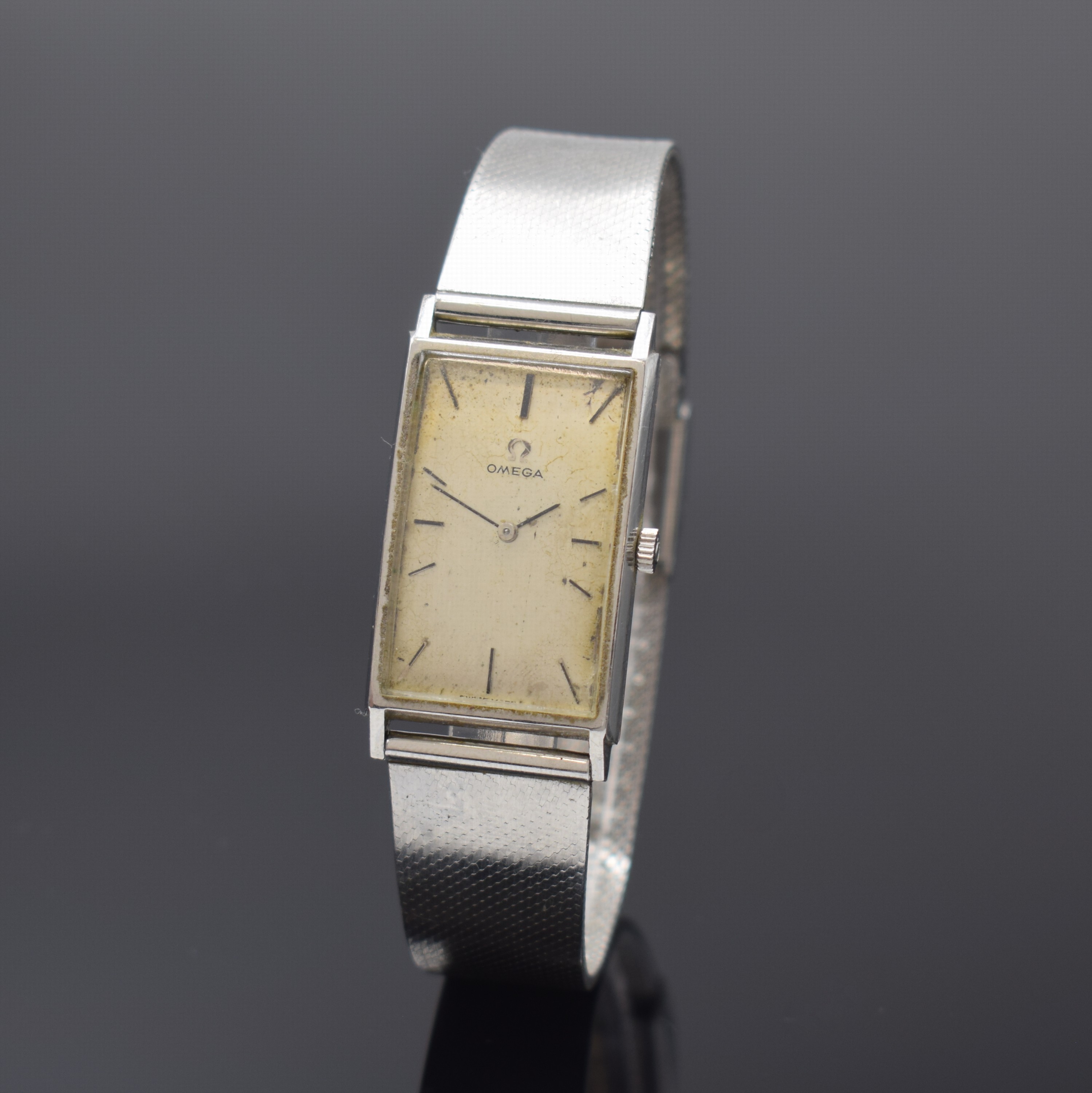 OMEGA De Ville Armbanduhr Referenz 111.016 in Stahl, Schweiz um 1965, Handaufzug, Omega Stahlband, Boden aufgedr., silb. Zifferbl. pat./fl., schwarze ...