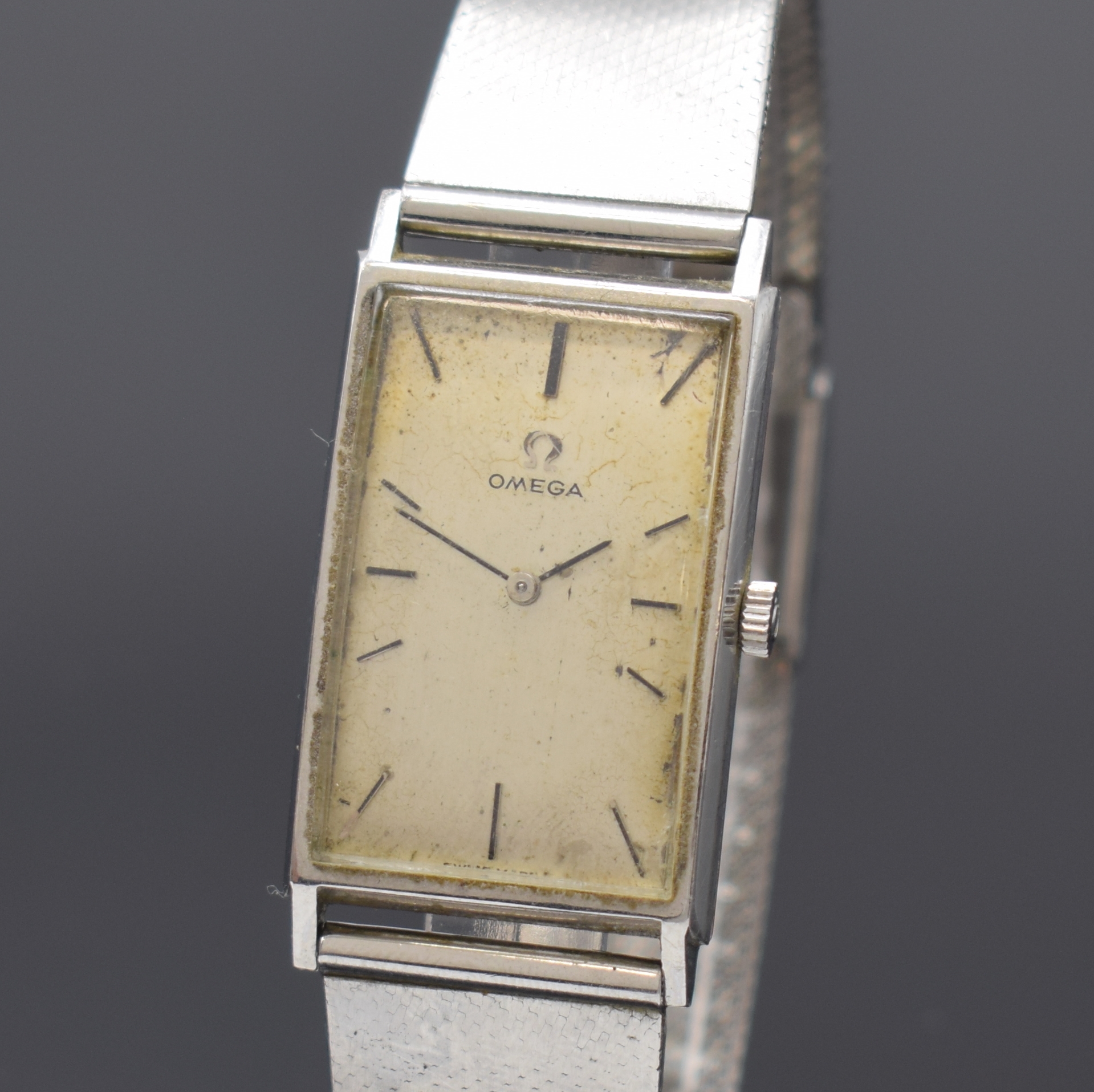 Detail a: OMEGA De Ville Armbanduhr Referenz 111.016 in Stahl, Schweiz um 1965, Handaufzug, Omega Stahlband, Boden aufgedr., silb. Zifferbl. pat./fl., schwarze ...
