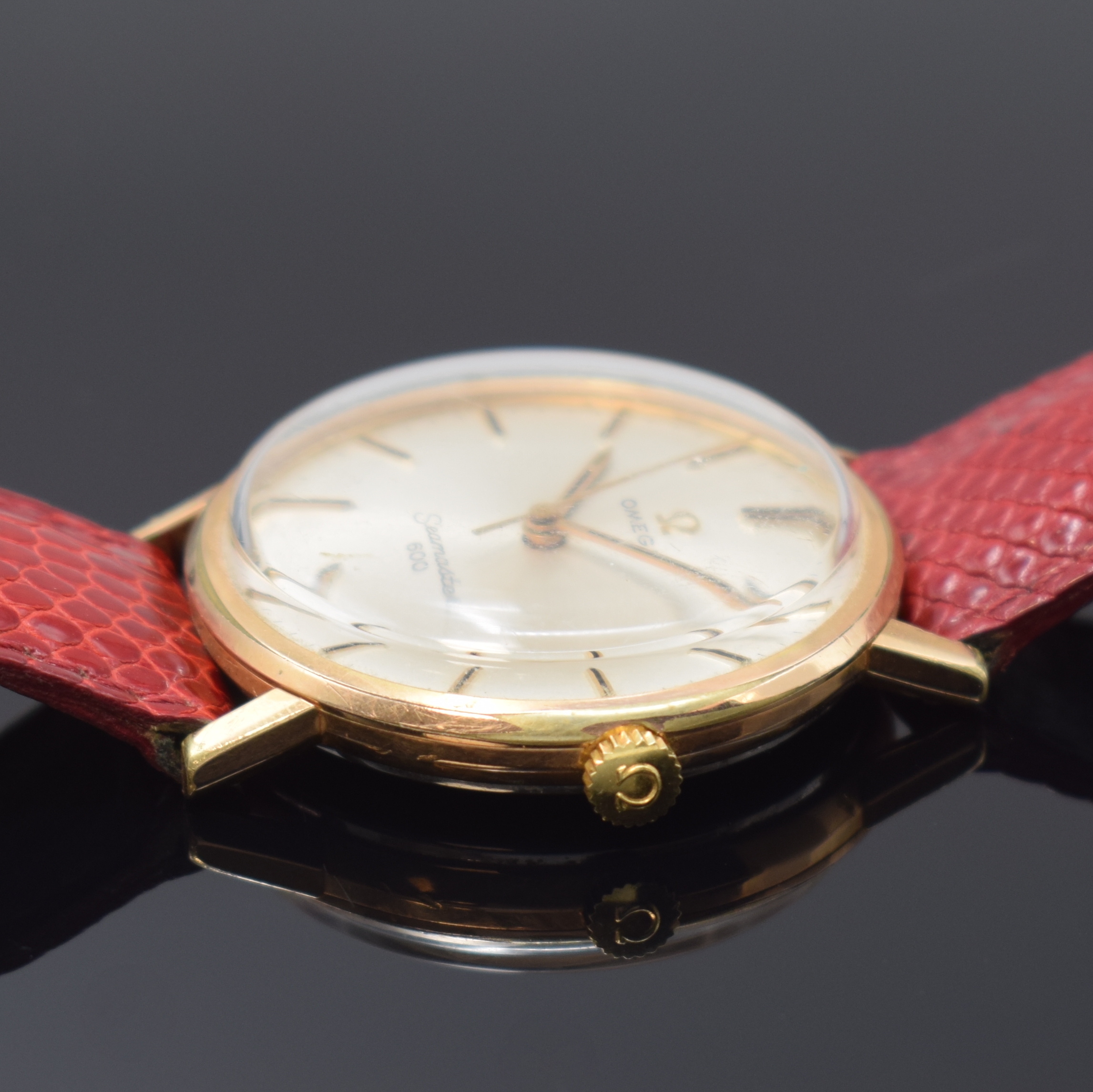 Detail b: OMEGA Geneve Herrenarmbanduhr Referenz 131.019, Schweiz um 1968, Handaufzug, verg. Geh., Edelstahlboden aufgedr., silb. Zifferbl. bezeichnet ...