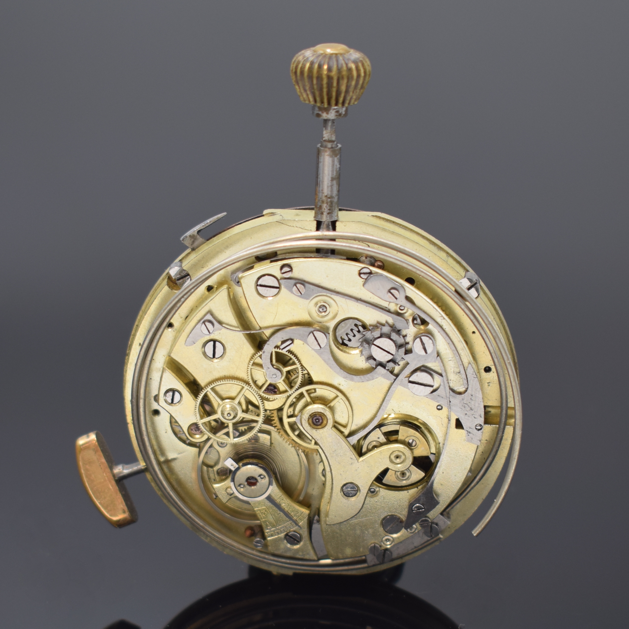 Taschenuhrwerk mit 1/4 Std.-Repetition und Chronograph, Schweiz um 1900, Emailzifferbl. m. arab. Zahlen, kl. Sek., gold. Zeiger, Werk m. Komp.-Unr., ...