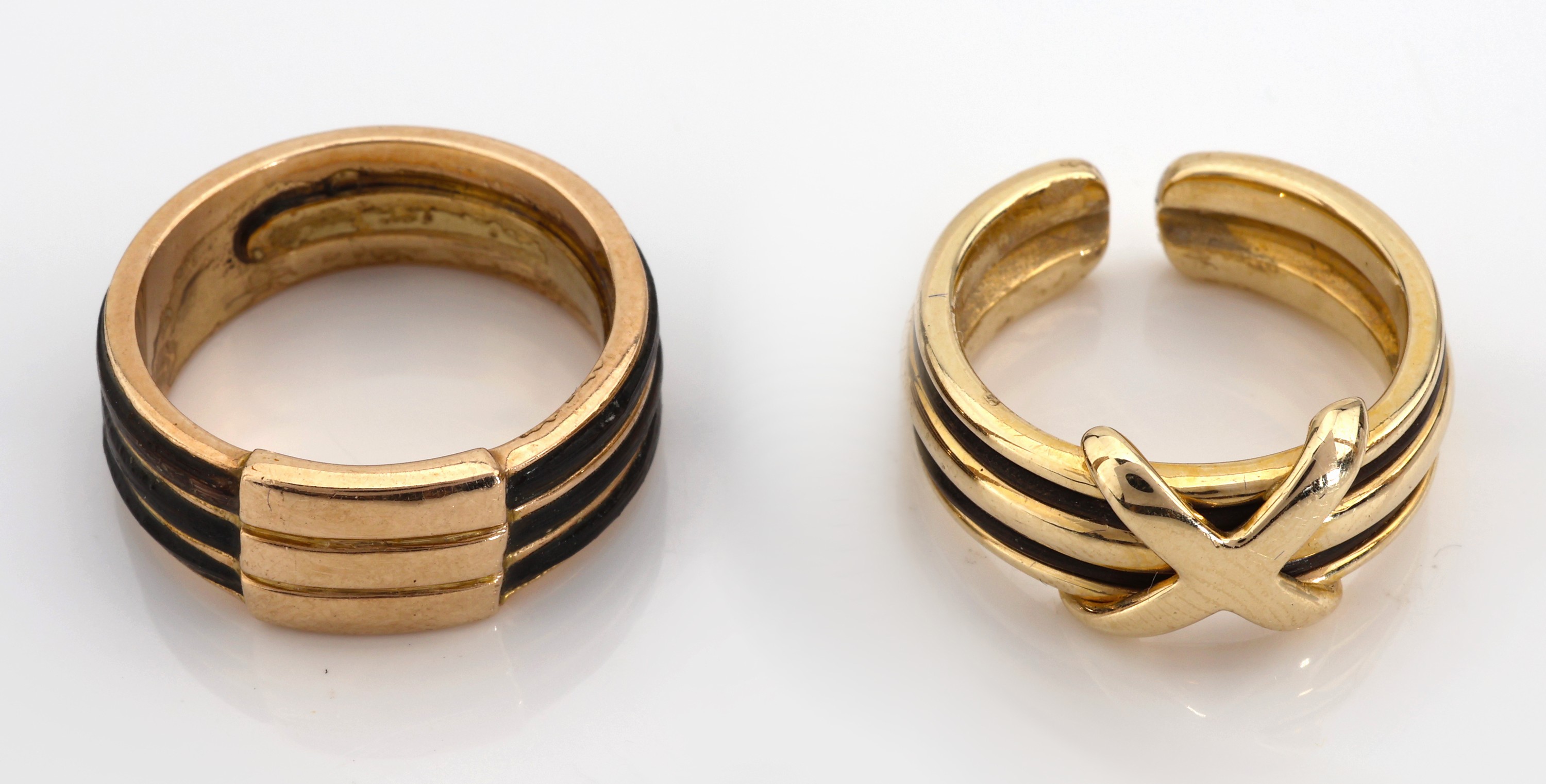 Detail c: Konvolut 2 Ringe mit Elefantenhaar, 1x GG 333/000, RW 55, ca. 5.7 g, 1x GG 585/000, Kreuz, Ringschiene offen, RW 52, ca. 6.7 g