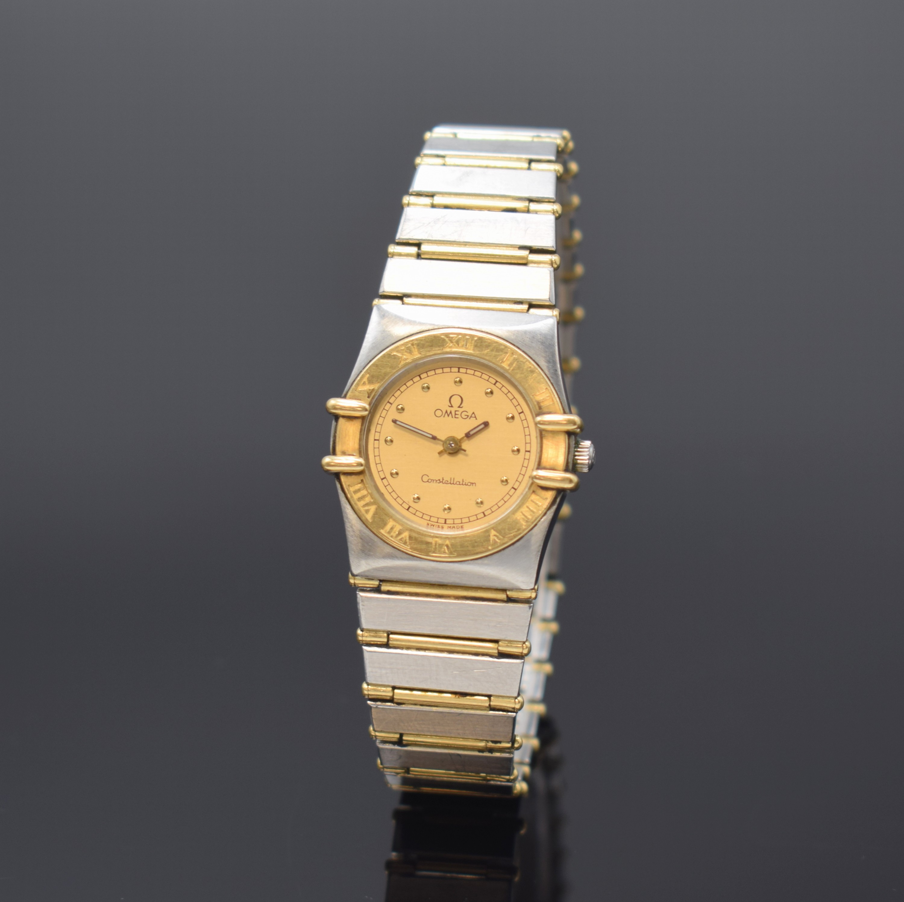 OMEGA Constellation Damenarmbanduhr Referenz 7951076, Schweiz um 1990, quarz, Gehäuse in Edelstahl u. Gold, Boden aufgedr., orig. Gliederband mit ...