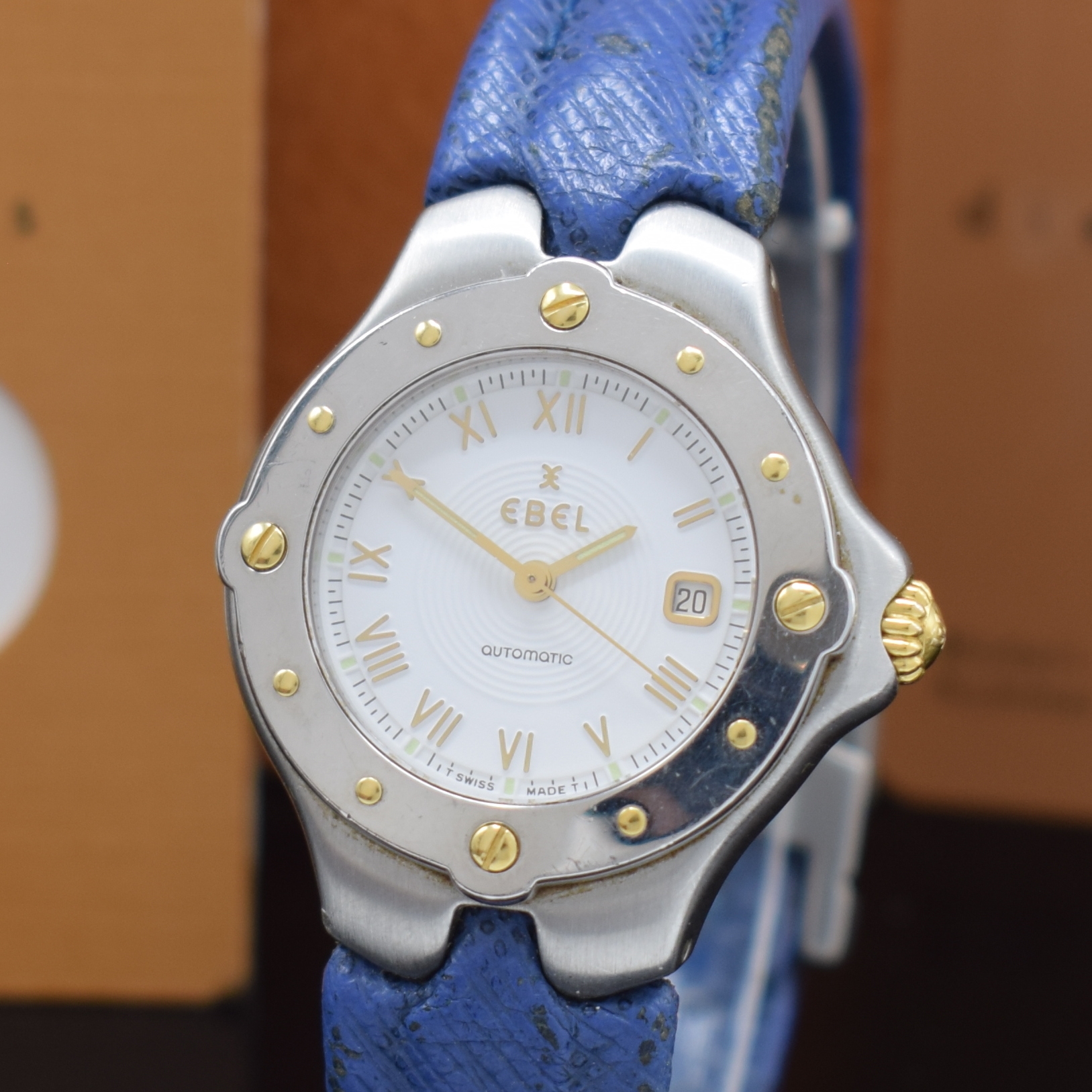 Detail a: EBEL Damenarmbanduhr Sportwave Referenz 6172621, Schweiz verk. lt. beil. Pap. 01/1998, Automatik, Edelstahlgeh. inkl. orig. Lederband m. Faltschl. ...