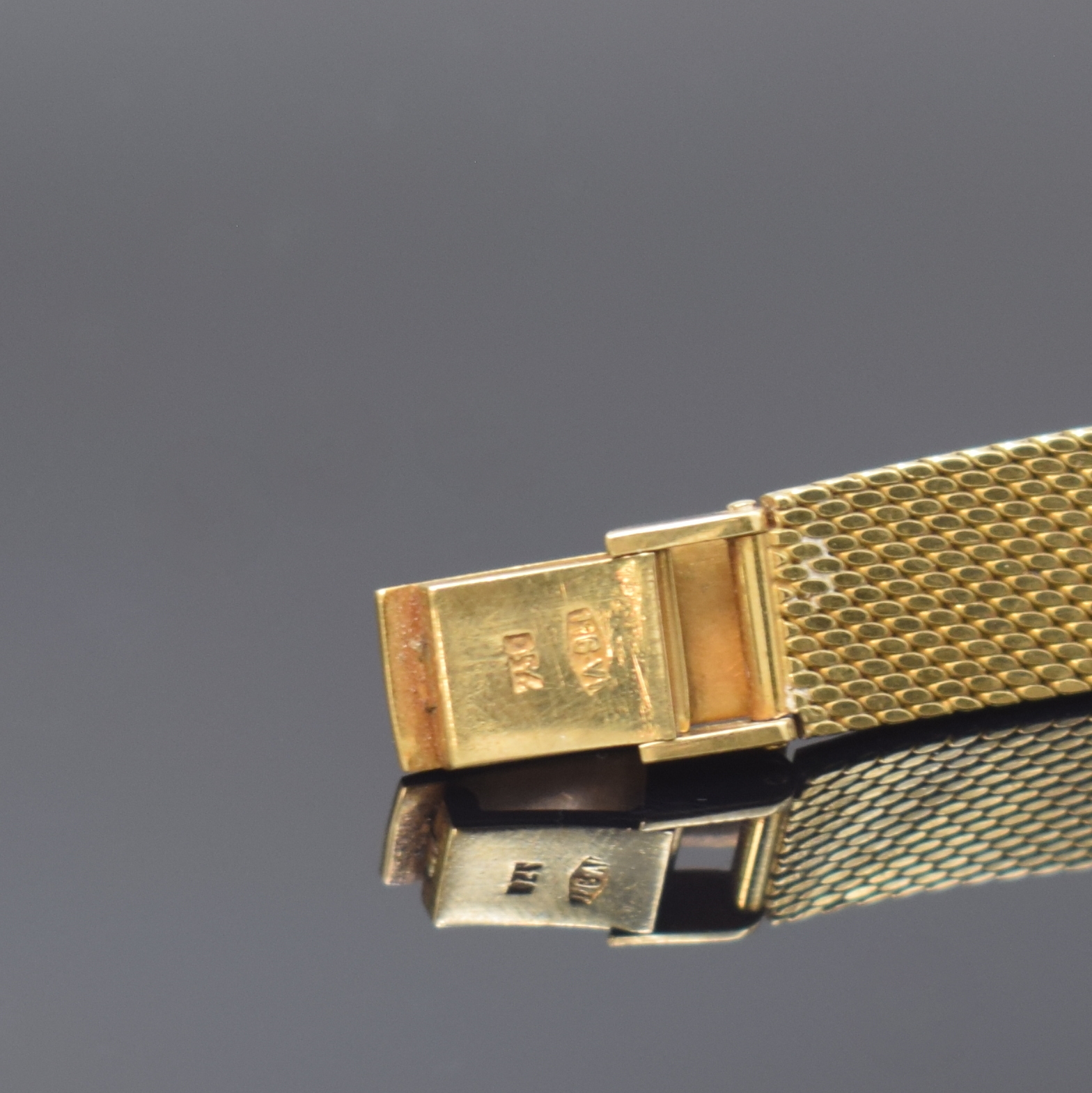 Detail b: OMEGA De Ville Damenarmbanduhr in GG 750/000, Schweiz um 1968, Automatik, Boden aufgedr., neutr. Goldband, gold. Zifferbl. m. röm. Zahlen, schwarze ...