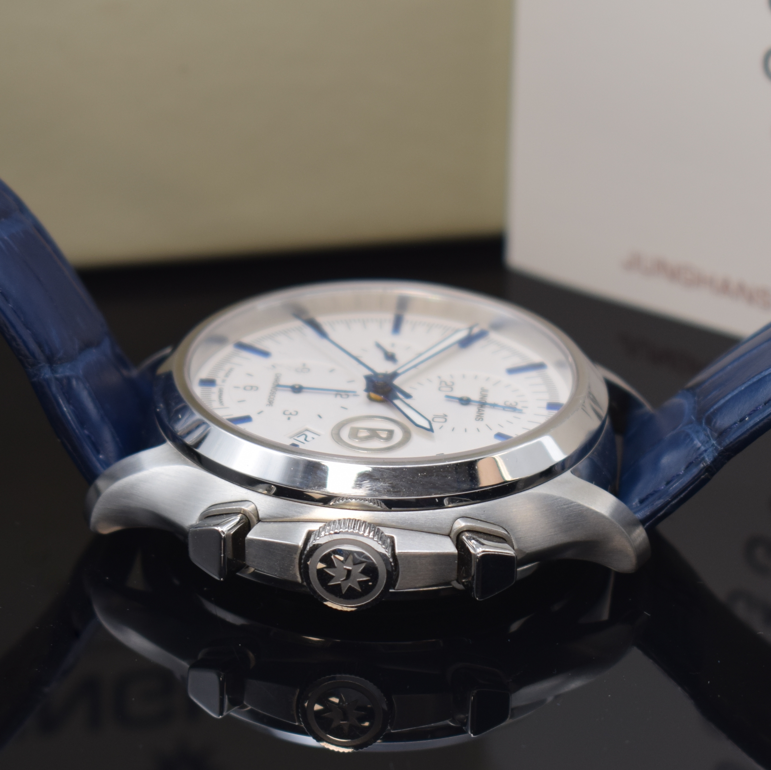 Detail c: JUNGHANS / BOGNER BY JUNGHANS Herrenarmbanduhr Chronoscope Referenz 027/4260.00, Automatik, Edelstahlgeh. inkl. orig. Lederband m. dopp. Faltschl., ...