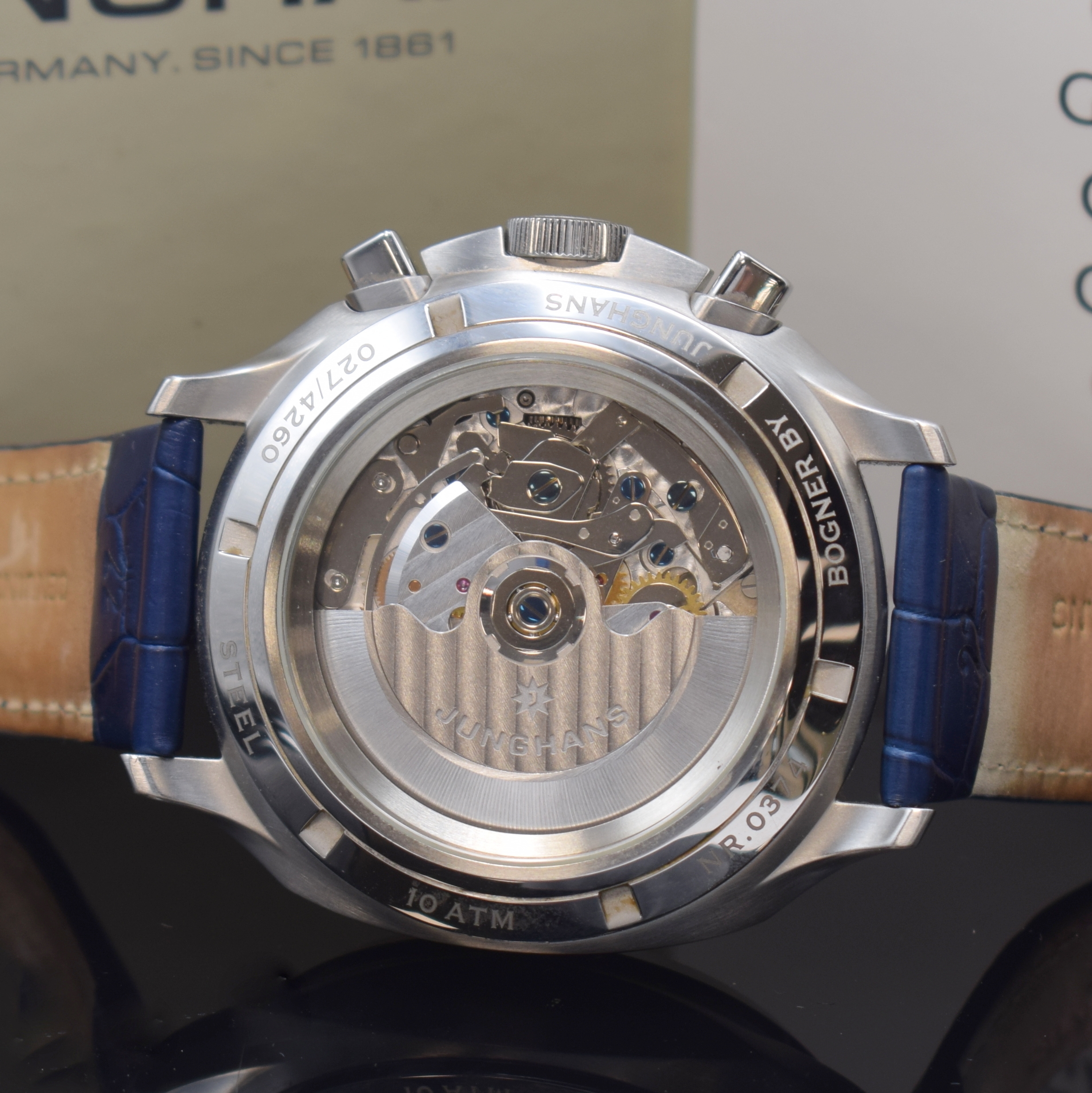 Detail d: JUNGHANS / BOGNER BY JUNGHANS Herrenarmbanduhr Chronoscope Referenz 027/4260.00, Automatik, Edelstahlgeh. inkl. orig. Lederband m. dopp. Faltschl., ...