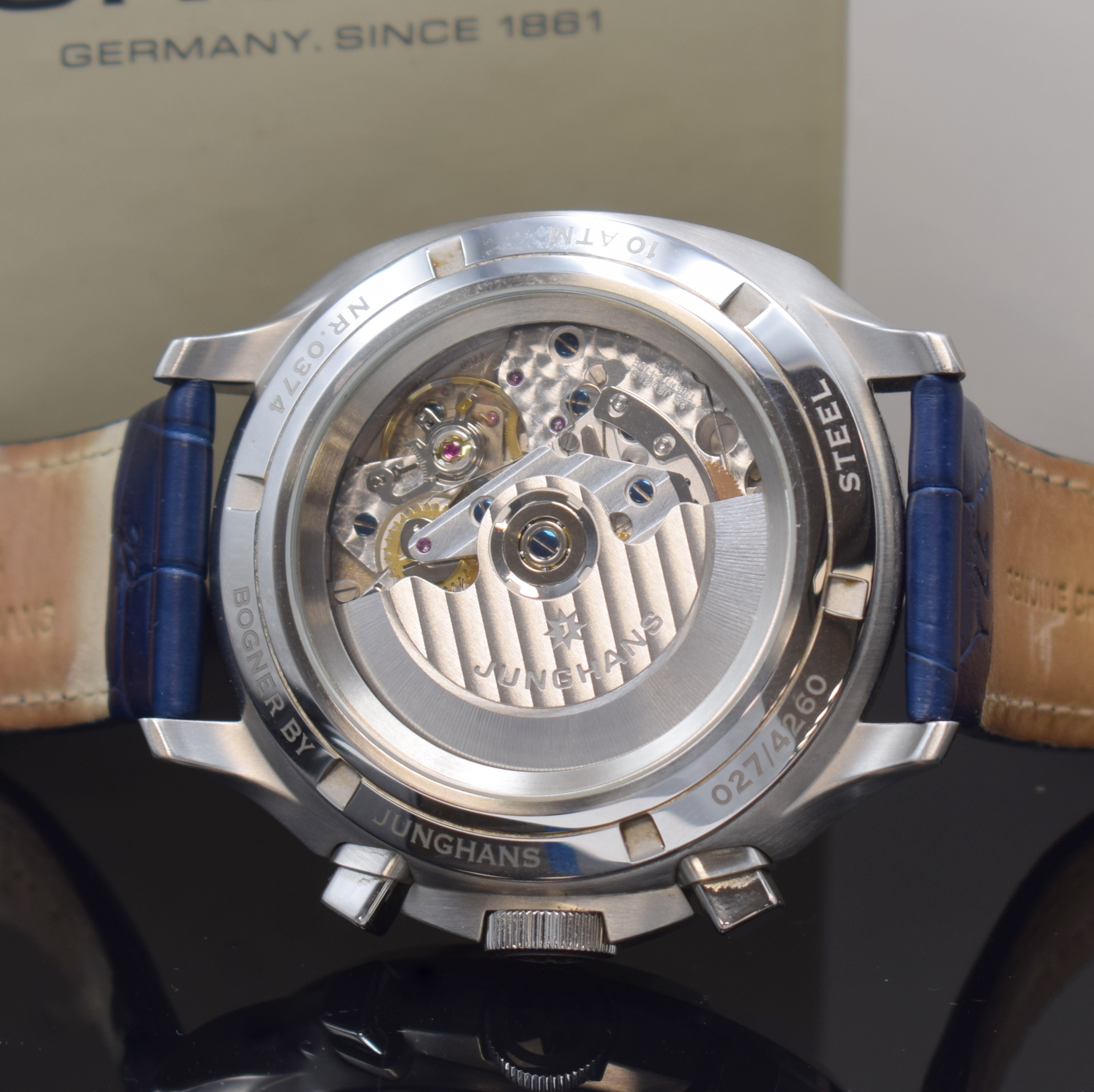 Detail e: JUNGHANS / BOGNER BY JUNGHANS Herrenarmbanduhr Chronoscope Referenz 027/4260.00, Automatik, Edelstahlgeh. inkl. orig. Lederband m. dopp. Faltschl., ...